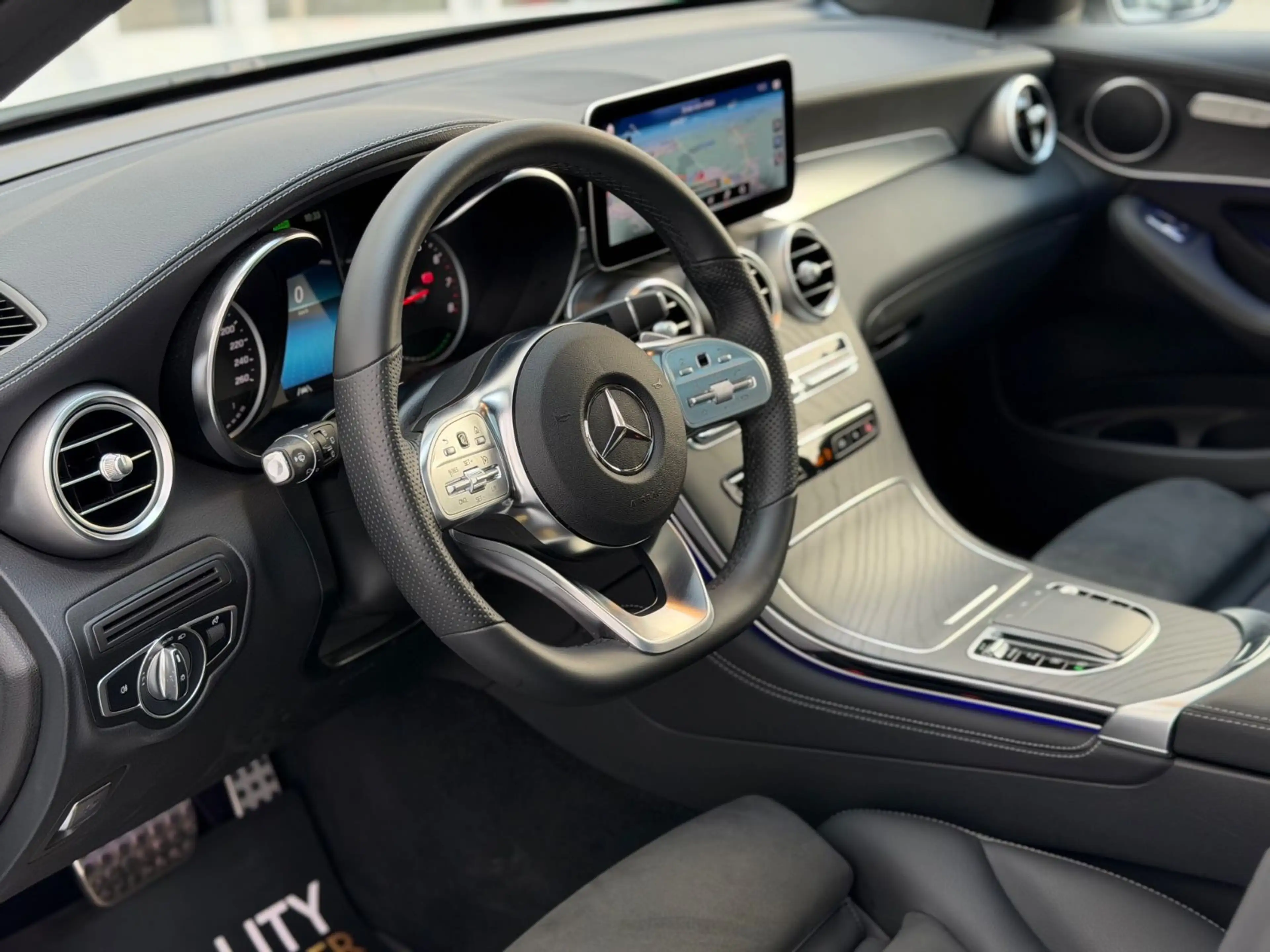 Mercedes-Benz GLC 200 9G 4Matic Mild- AMG*PANO*KAME*1HAND* — photo 6