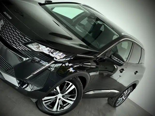 Peugeot 3008 view 3