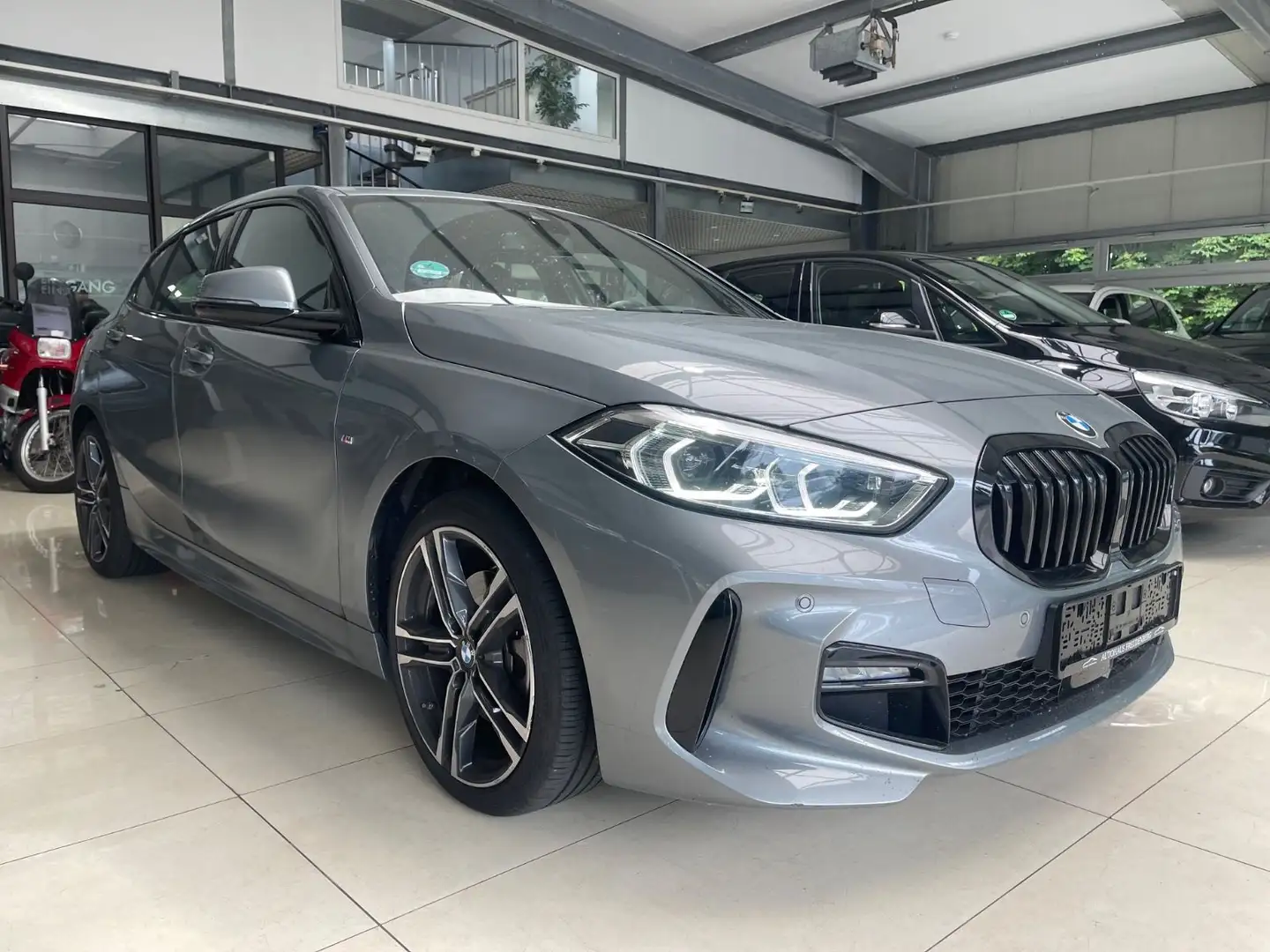 BMW 118 118i Msport 136cv auto Gris - 1
