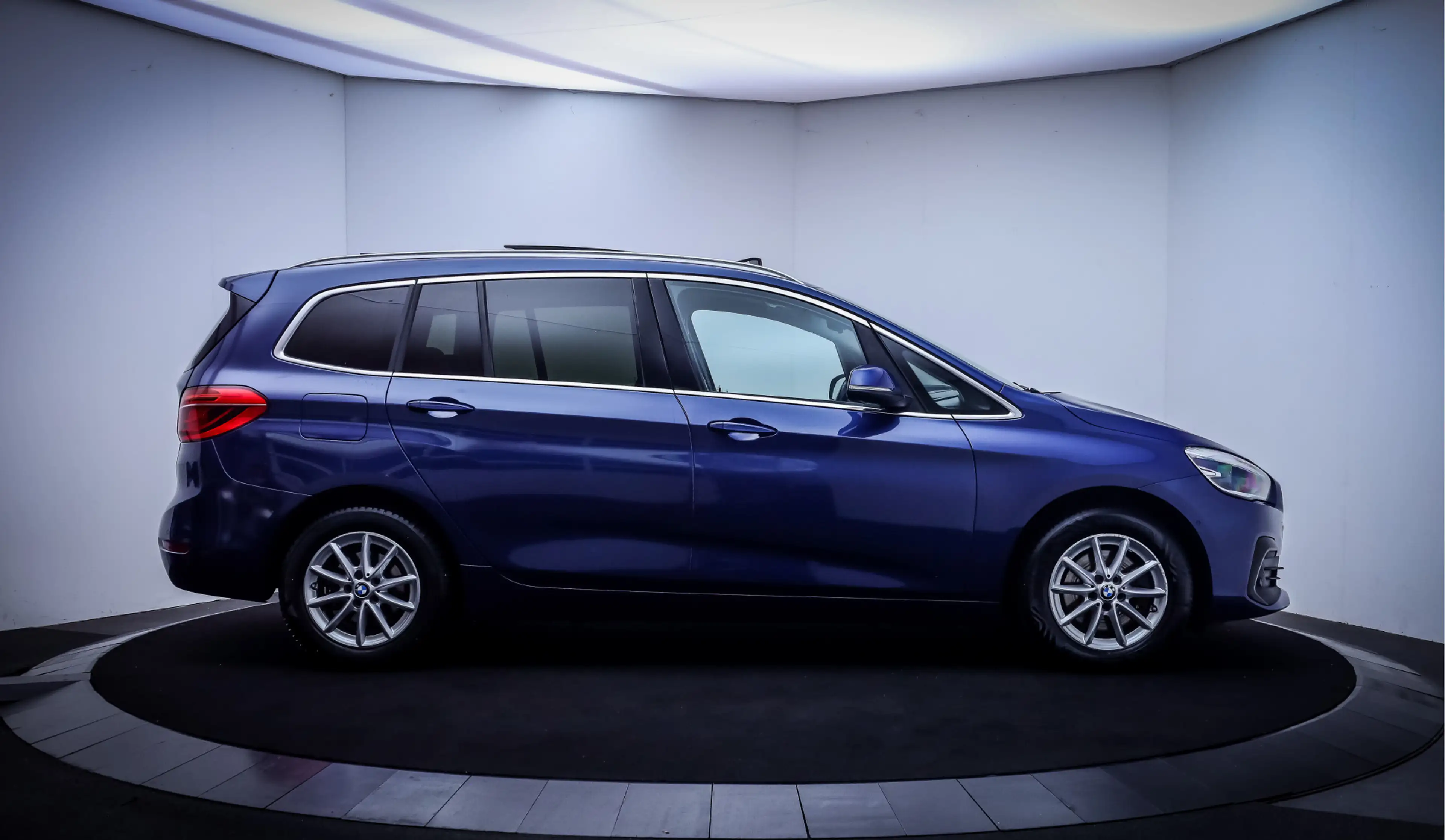 BMW 218 2-serie Gran Tourer 218iA 7p LUXURY Shadow Line PA — photo 4