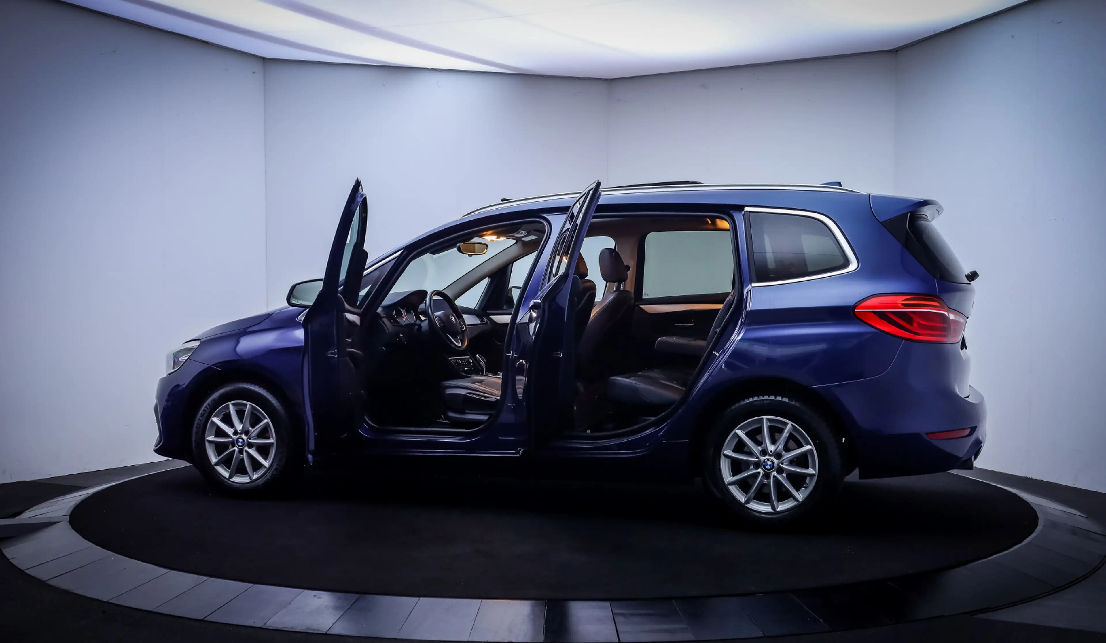 BMW 218 2-serie Gran Tourer 218iA 7p LUXURY Shadow Line PA — photo 9