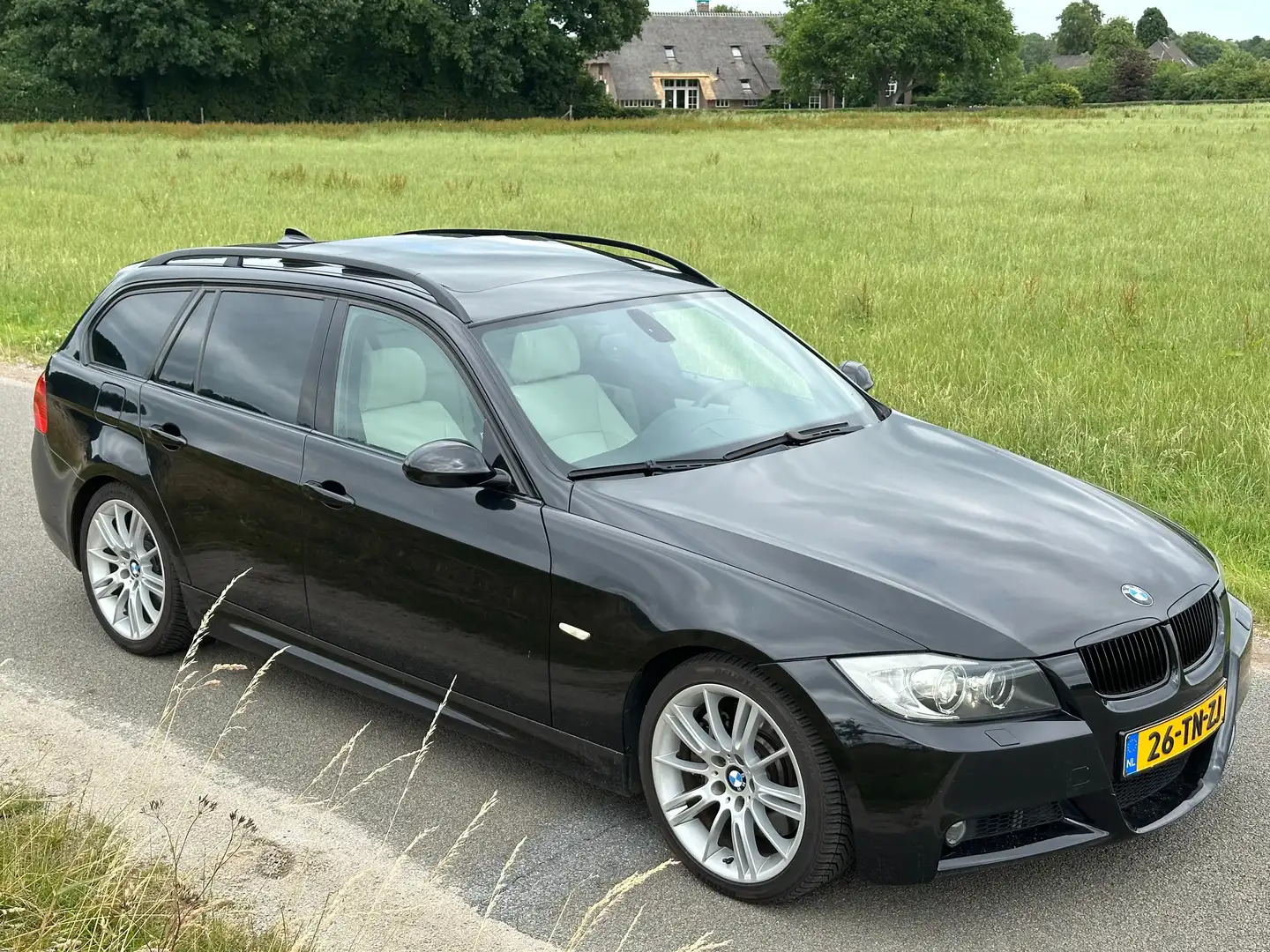 BMW 335 335i High Executive M-Sportpakket Panorama dak Zwart - 1
