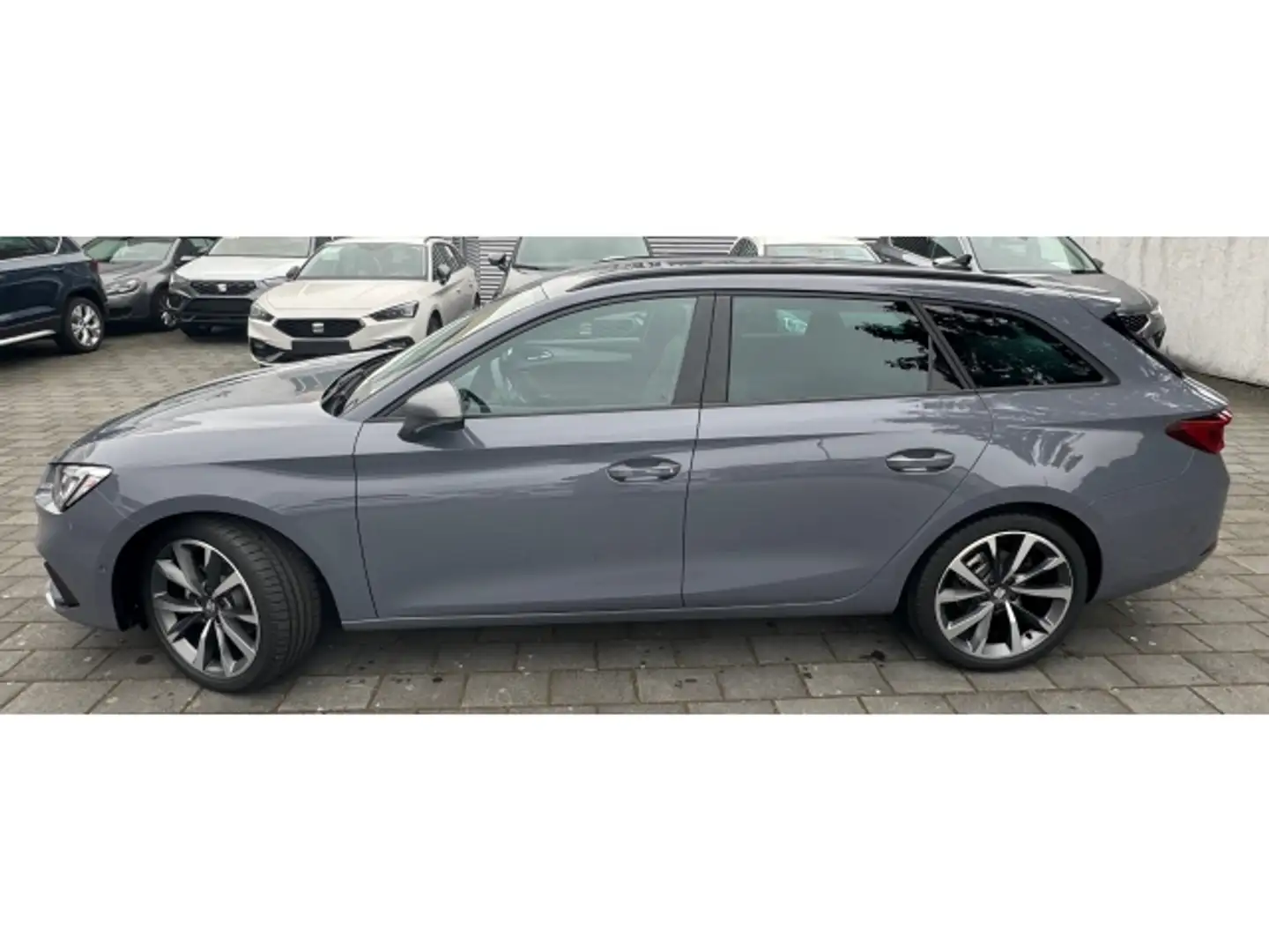 SEAT Leon Leon Sportstourer 1.5 eTSI DSG ACT FR /ACC/BEATS Grau - 2