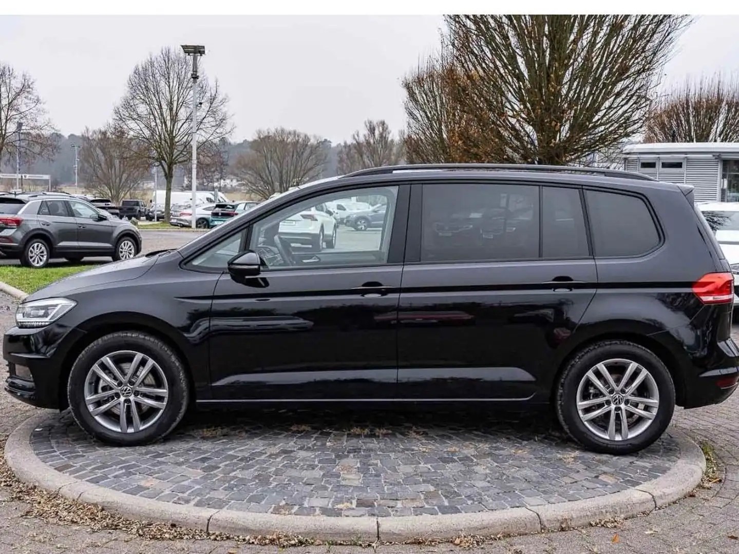 Volkswagen Touran NEW 15 TSI DSG BUSINESS EDITION NAV/SAFE/EASY-22% Zwart - 1