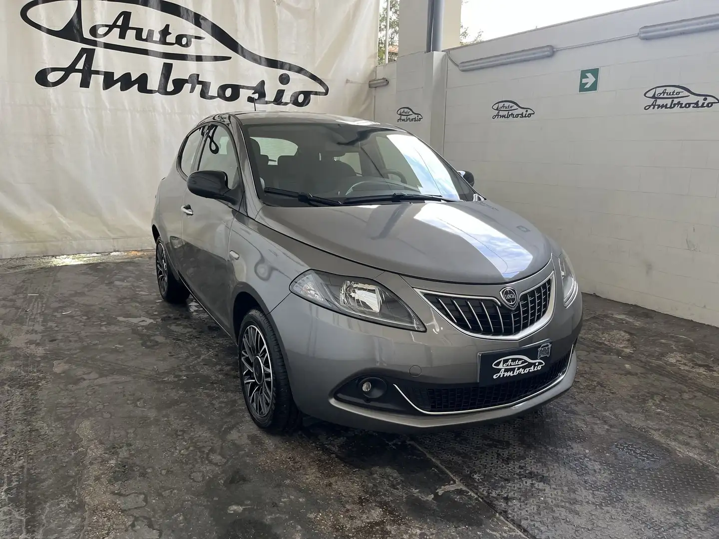 Lancia Ypsilon 1.0 FireFly 5 porte S&S Hybryd Gold tua 159,00 al Grijs - 2