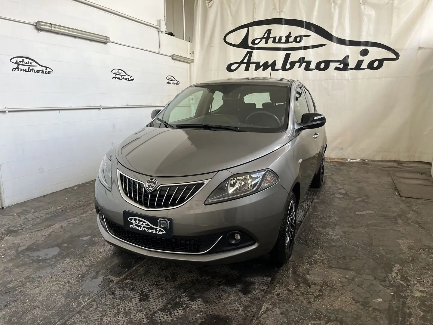 Lancia Ypsilon 1.0 FireFly 5 porte S&S Hybryd Gold tua 159,00 al Grijs - 1