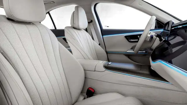 Mercedes-Benz E 400 E 400 e hybrid EQ 4Matic AMG Line Premium