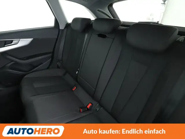 Audi A4 view 14