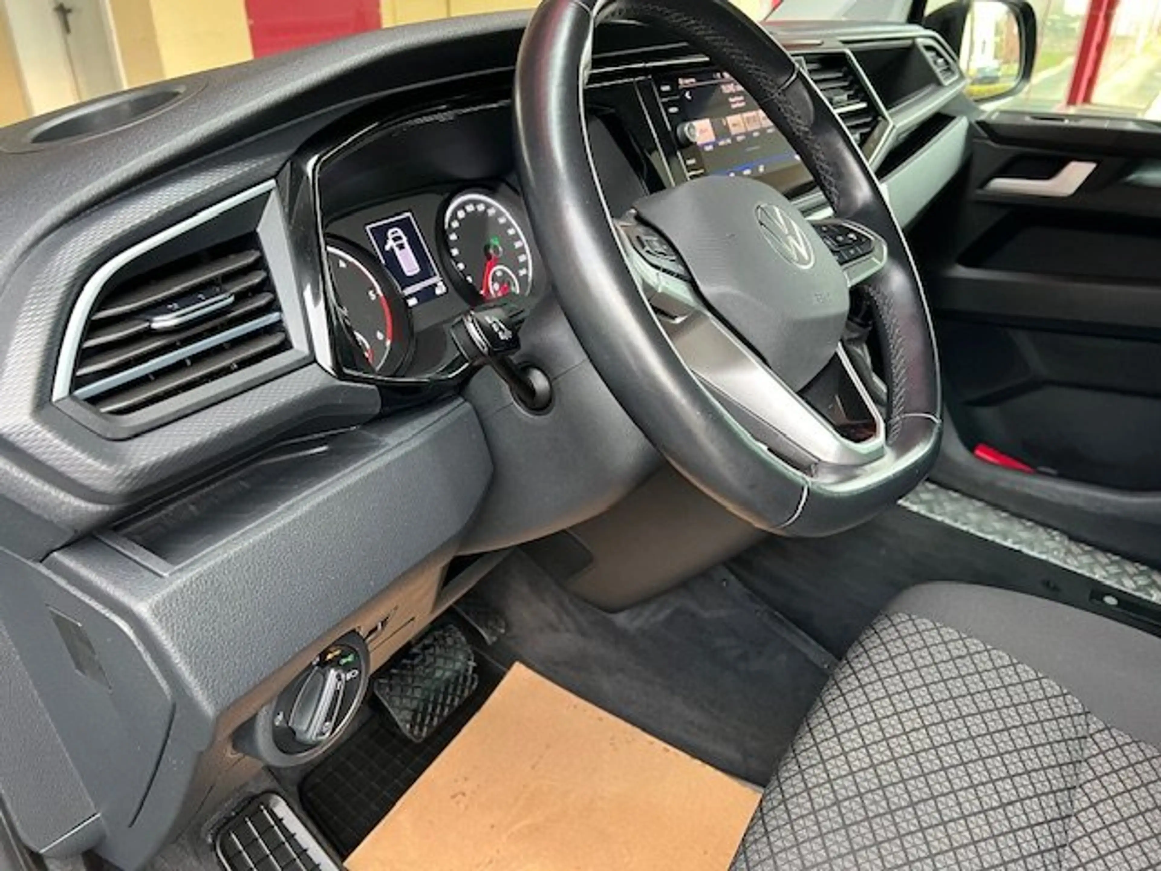 Volkswagen T6.1 Multivan Autom. Rollstuhllift Rolliplatz-Beifahrer Docking — photo 7