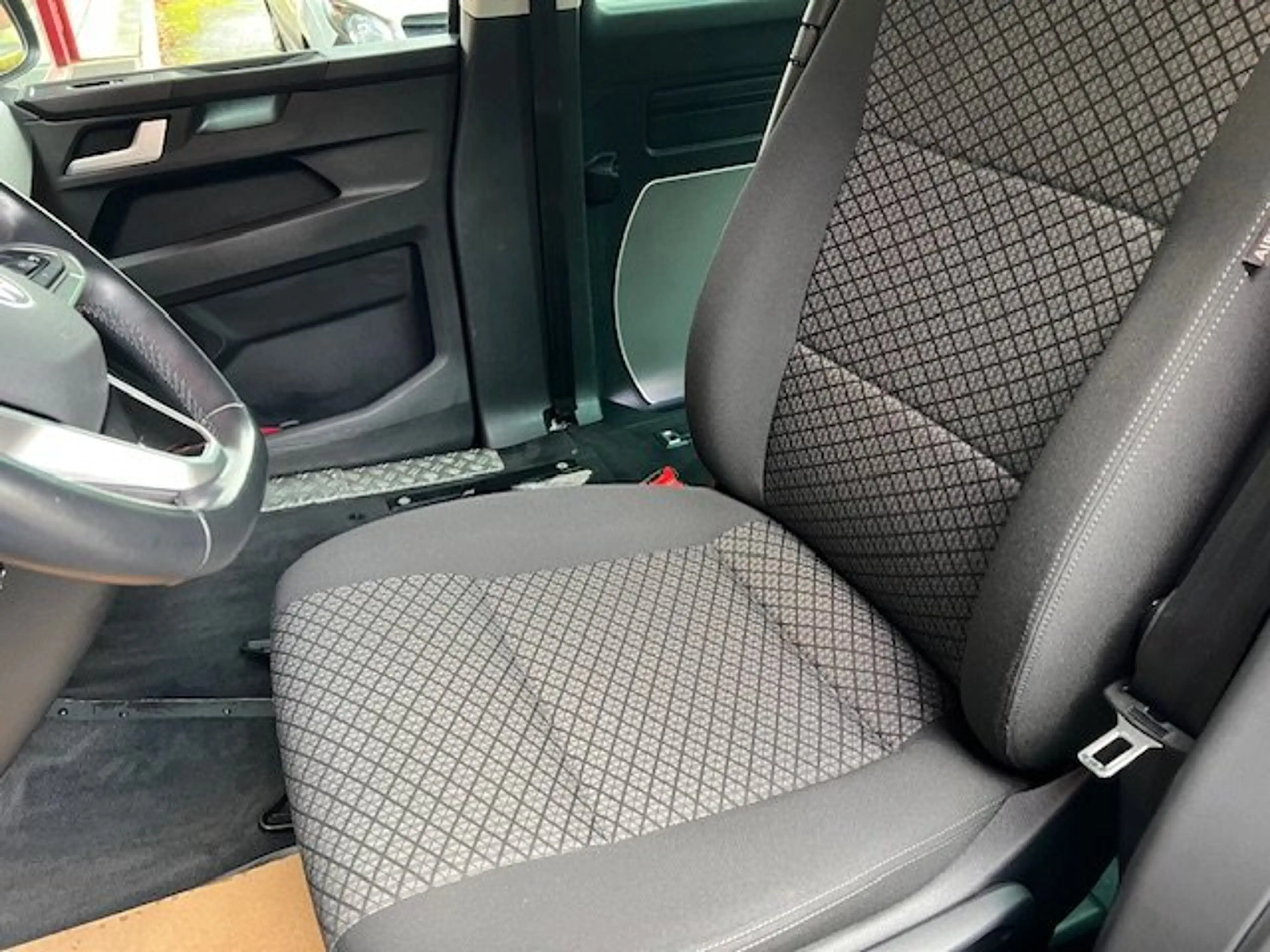 Volkswagen T6.1 Multivan Autom. Rollstuhllift Rolliplatz-Beifahrer Docking — photo 8