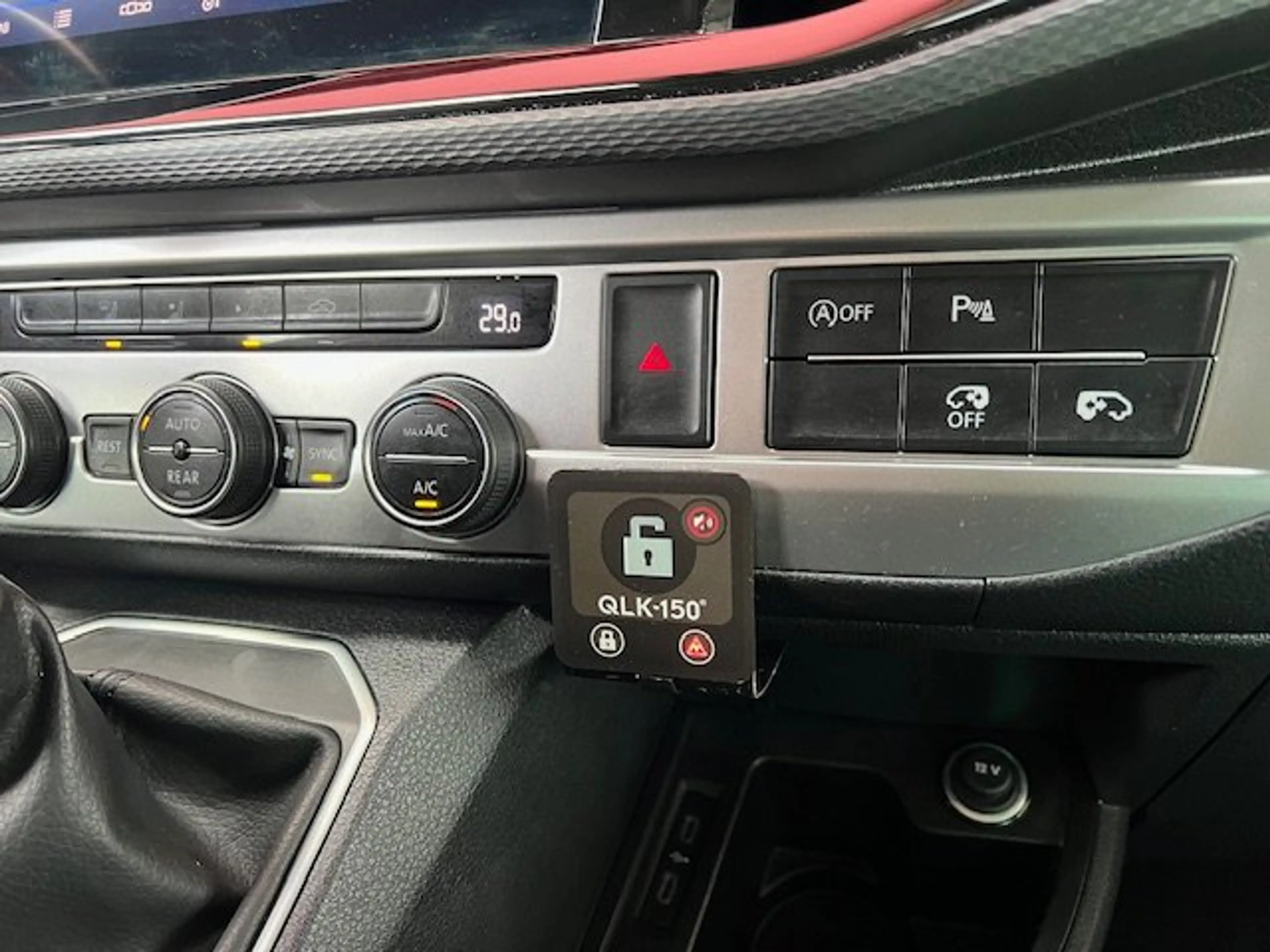 Volkswagen T6.1 Multivan Autom. Rollstuhllift Rolliplatz-Beifahrer Docking — photo 11