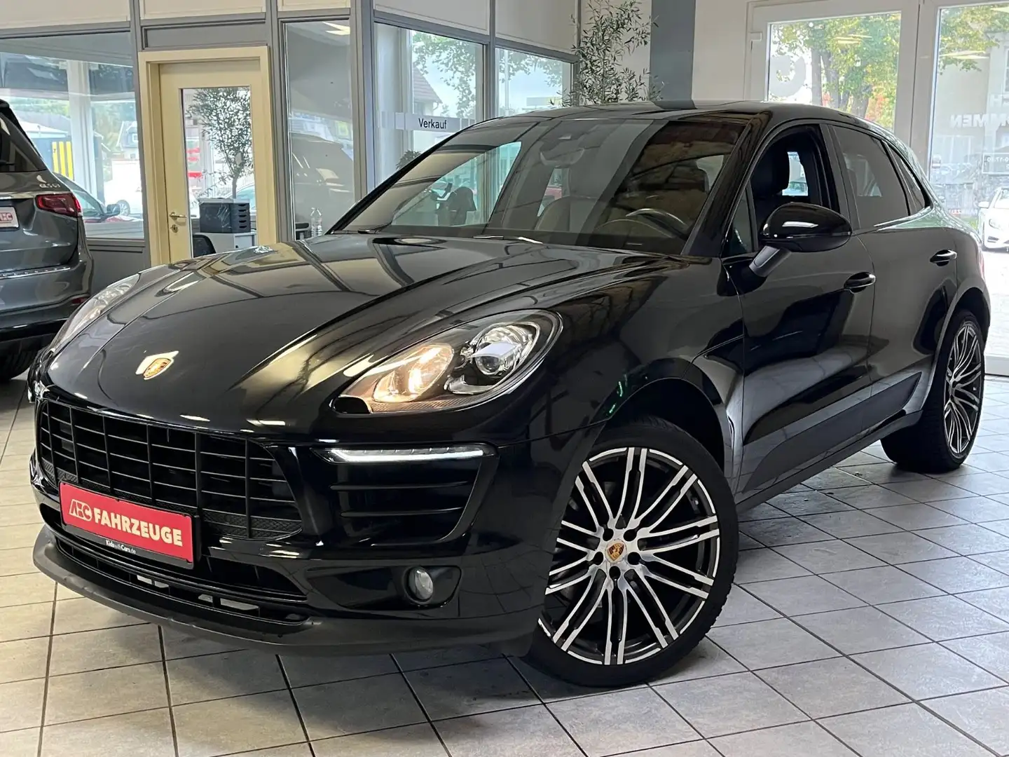 Porsche Macan 1.Hand / Panorama / Bose / 21 Zoll Turbo Schwarz - 1
