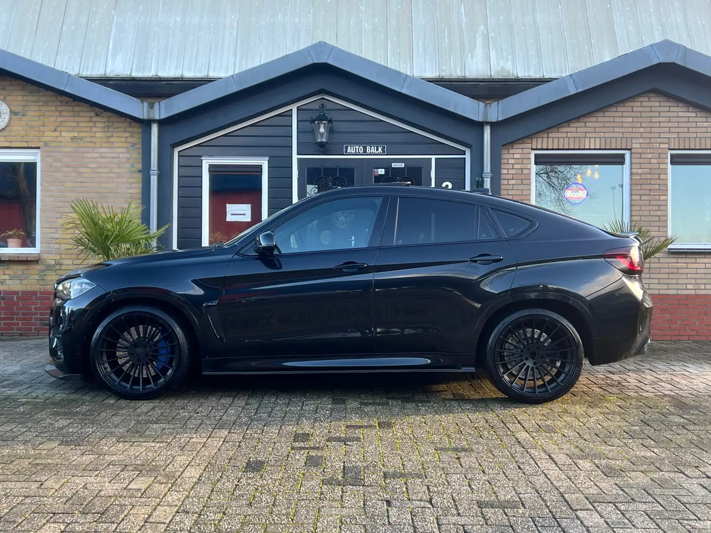 BMW X6 M | Carbon | H&K | Schuifdak | Memory | Hud | 22" in Zwart - 2