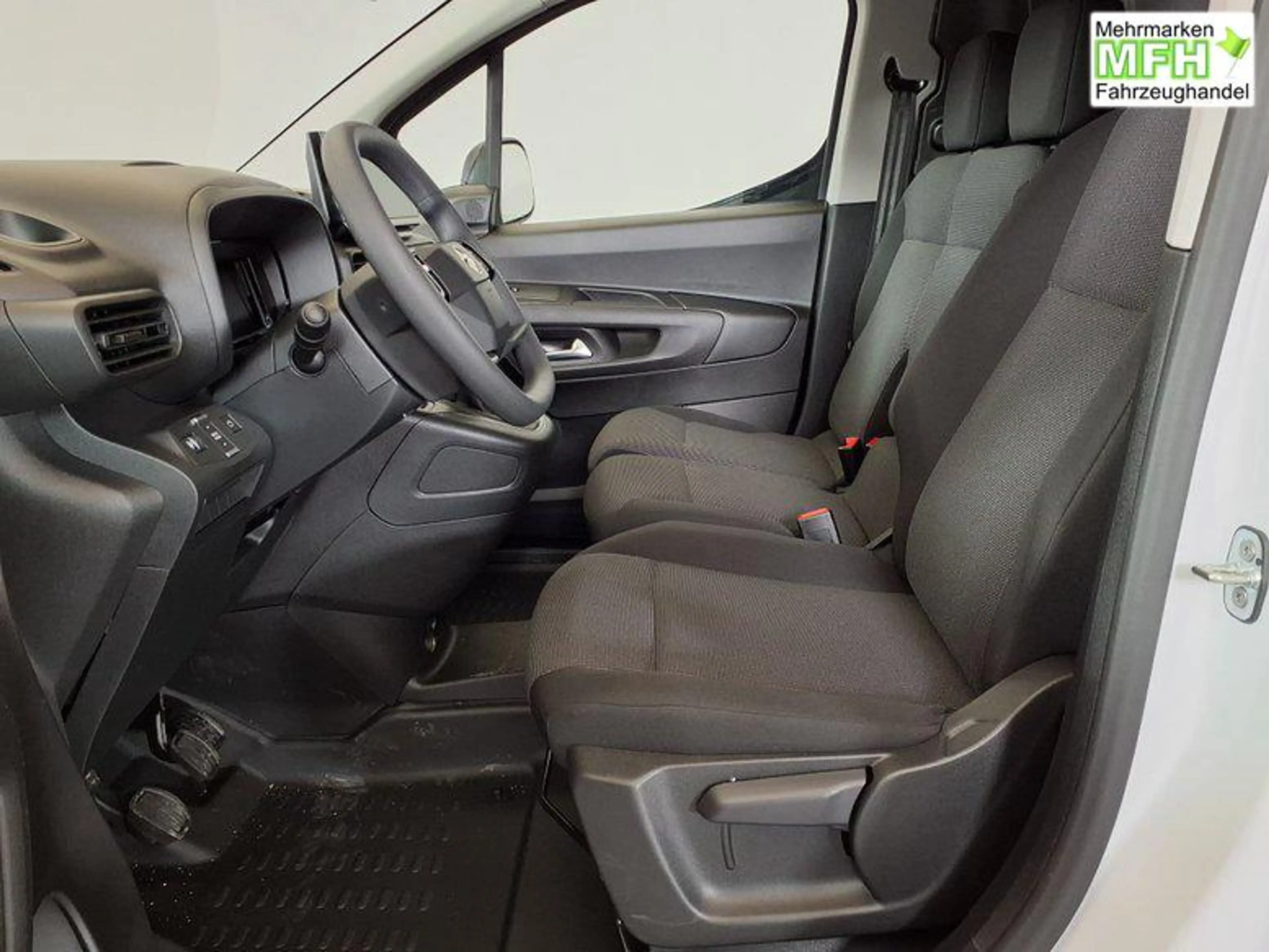 Opel Combo Cargo Kastenwagen M mit normaler Nutzlast 1.5 D... — photo 8