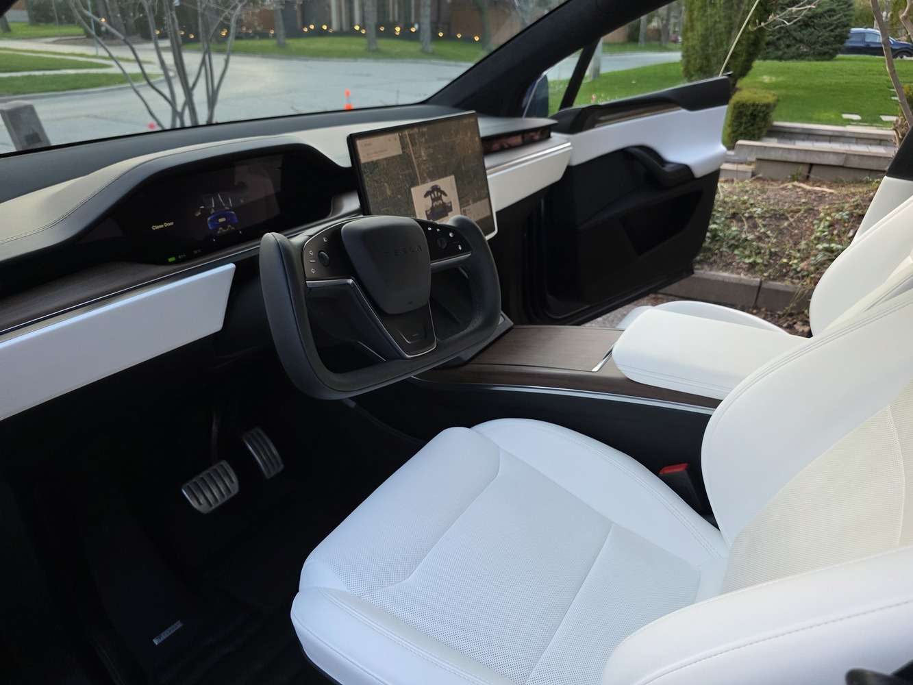 2022 Tesla Model X thumb 8