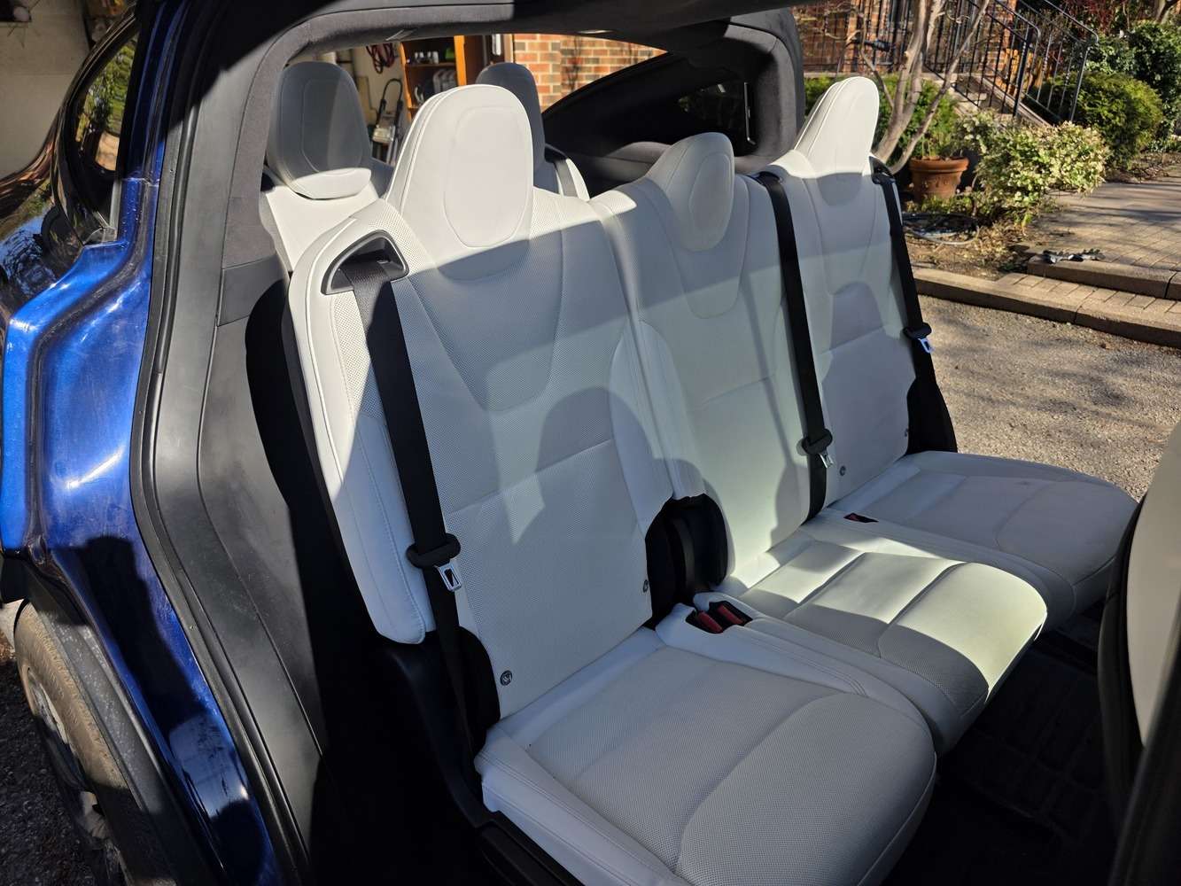 2022 Tesla Model X thumb 6