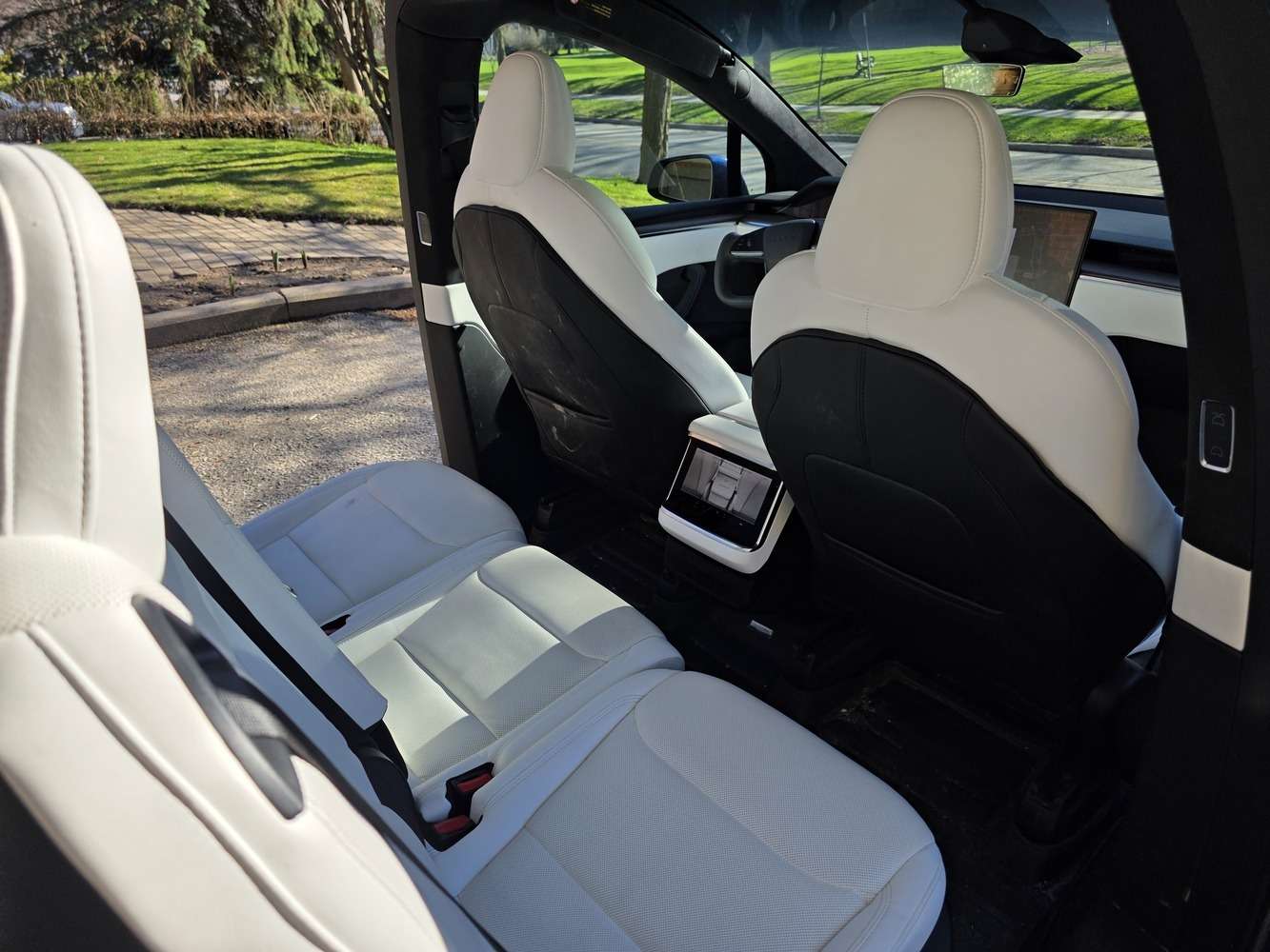 2022 Tesla Model X thumb 7