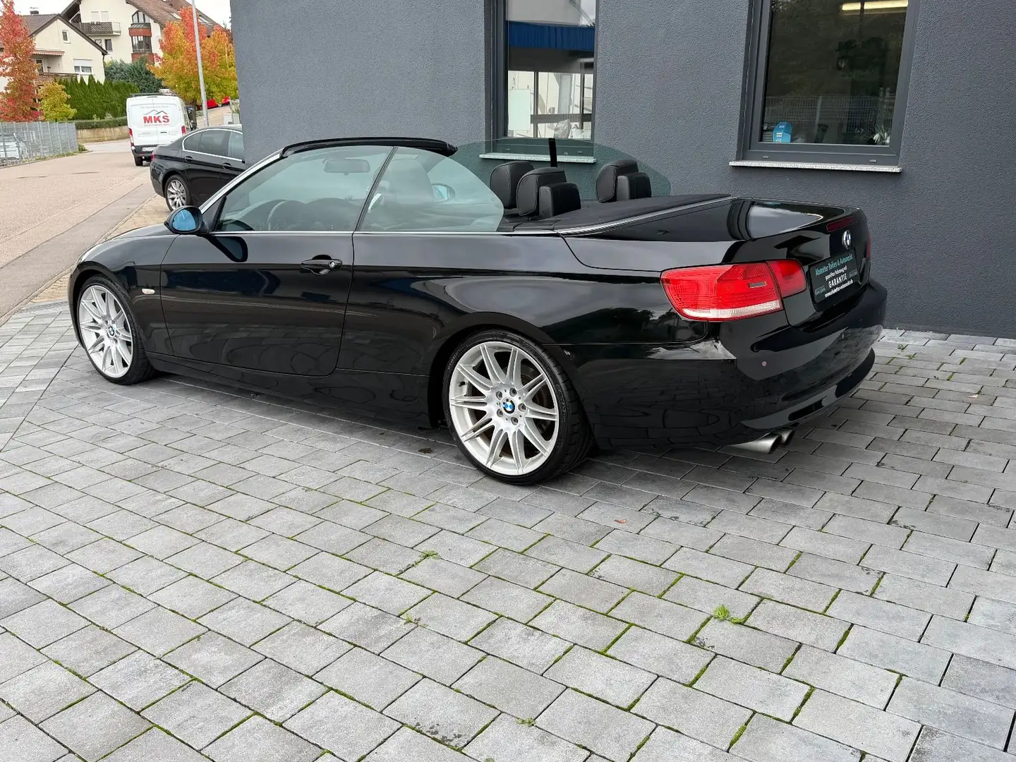 BMW 325 3 Cabrio 325i Navi/Leder/Xenon Noir - 2