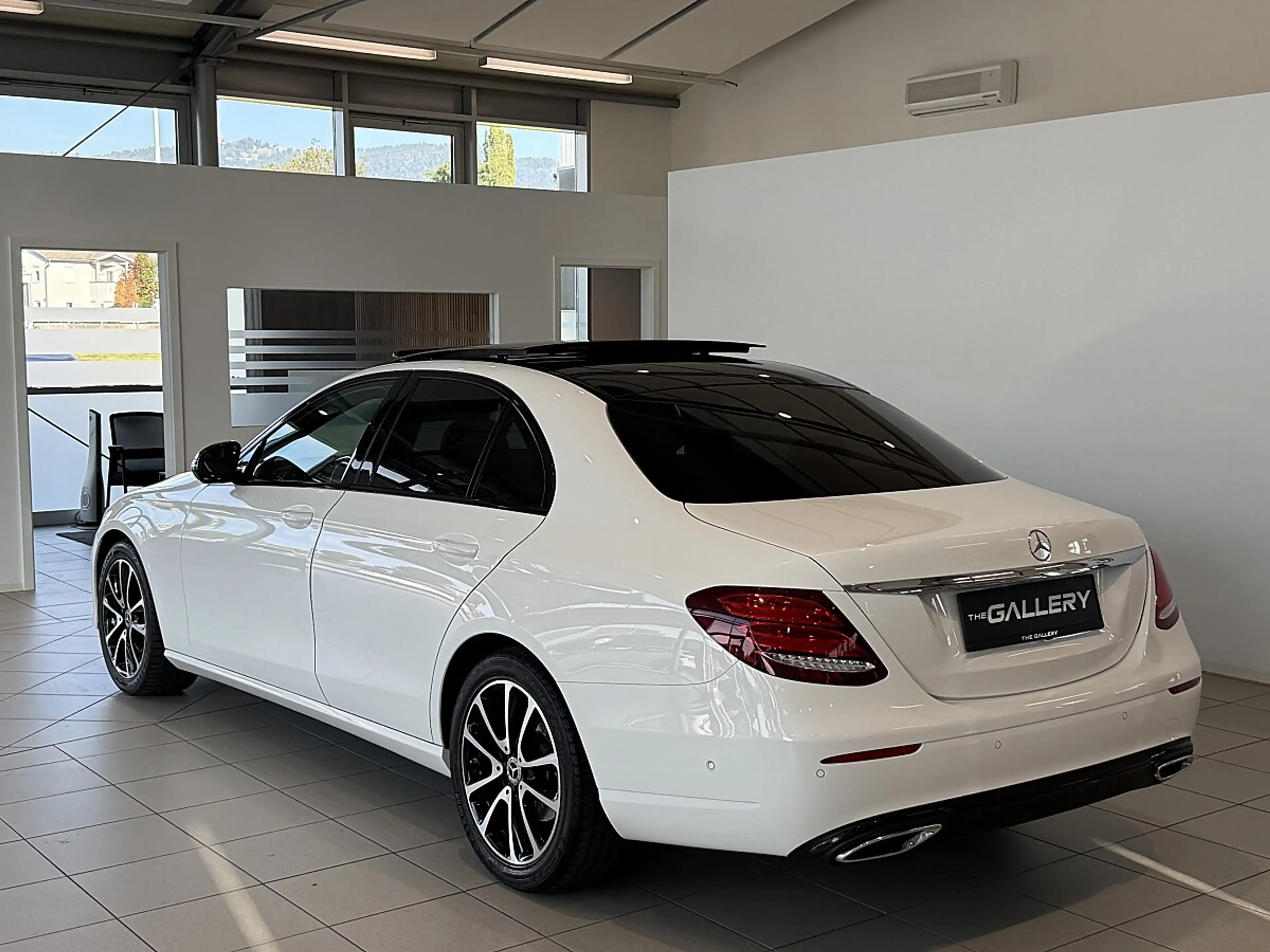 Mercedes-Benz E 220 d Aut.*Panorama*Spur*Totwinkel*Head-Up — photo 5