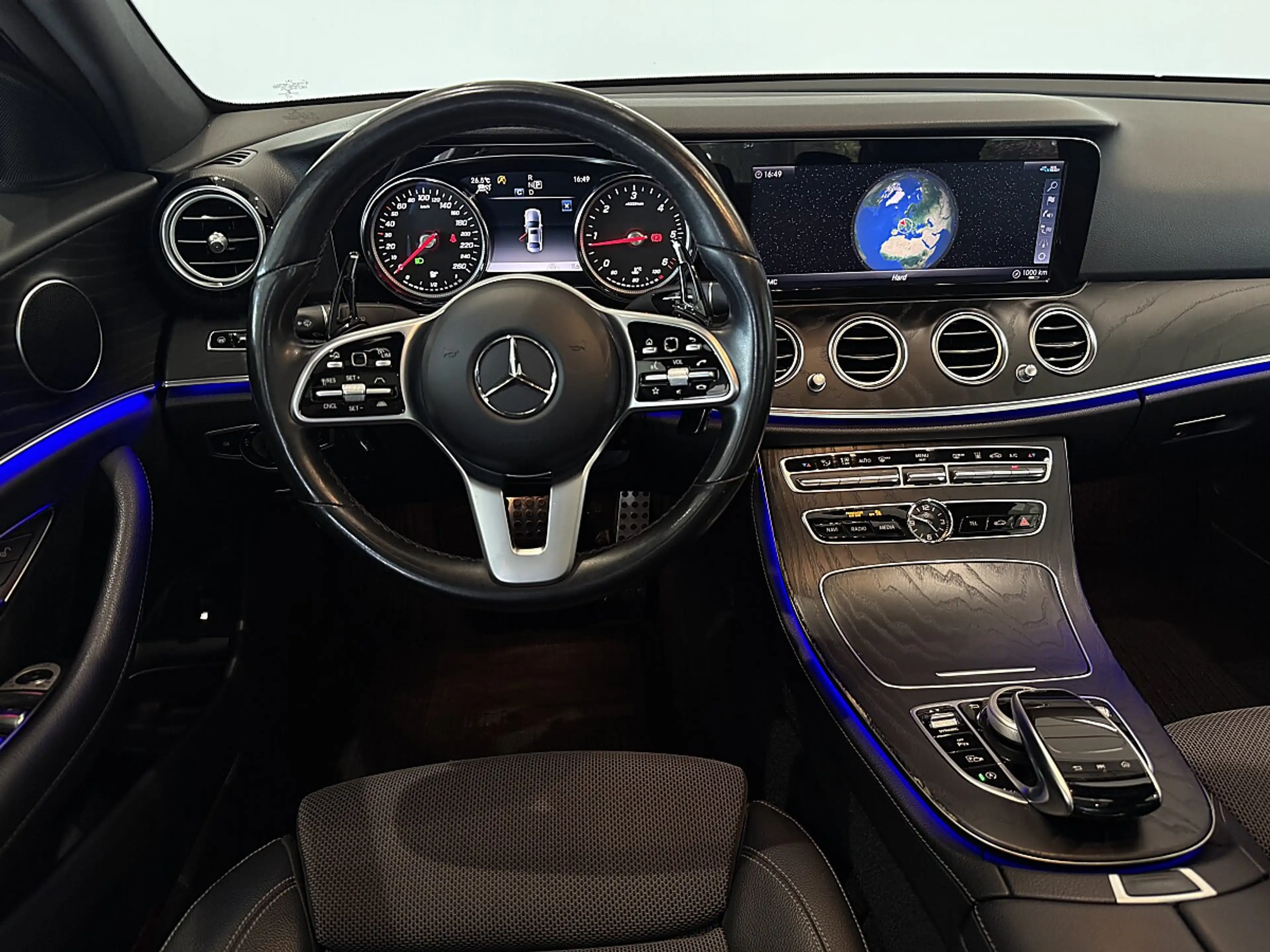 Mercedes-Benz E 220 d Aut.*Panorama*Spur*Totwinkel*Head-Up — photo 12