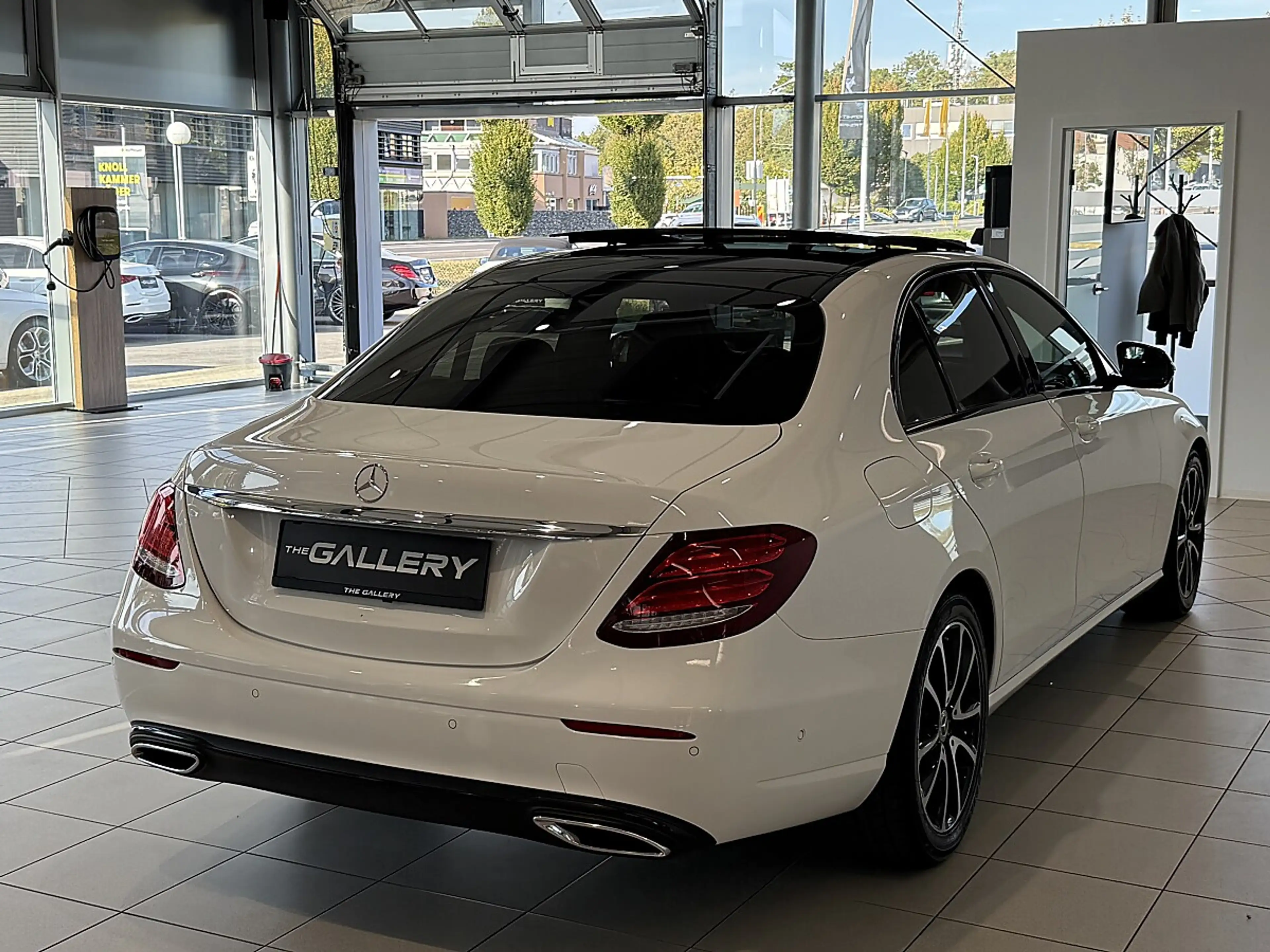 Mercedes-Benz E 220 d Aut.*Panorama*Spur*Totwinkel*Head-Up — photo 4