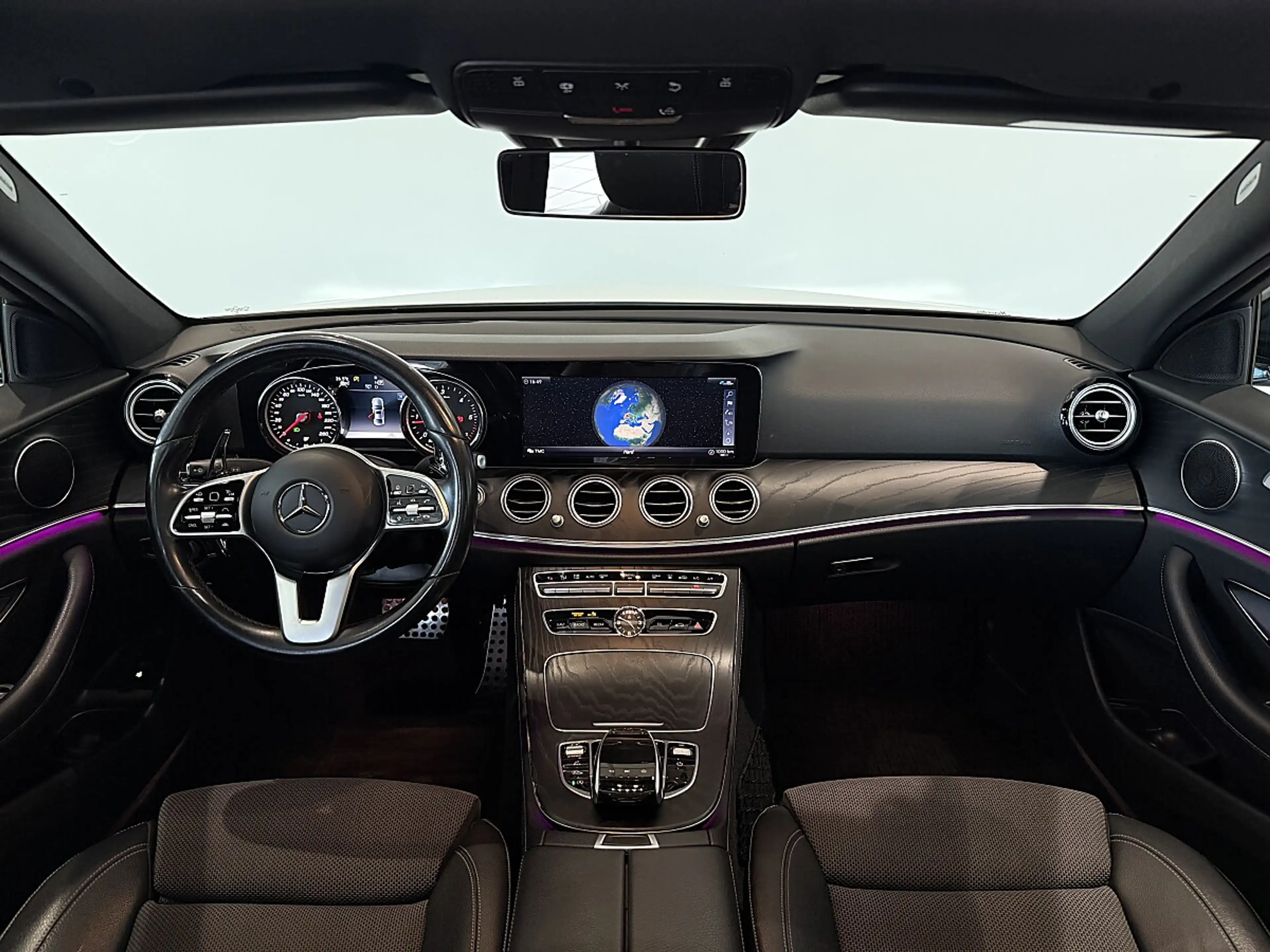 Mercedes-Benz E 220 d Aut.*Panorama*Spur*Totwinkel*Head-Up — photo 11