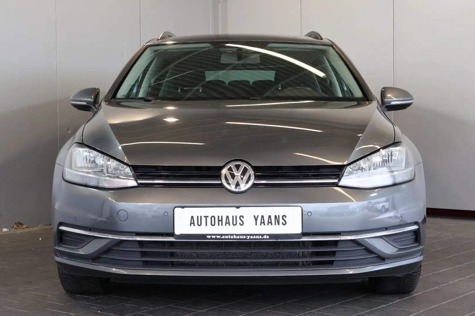 Volkswagen Golf VII 1.6 TDI DSG Comfortline ACC+NAVI+AHK Gris - 2