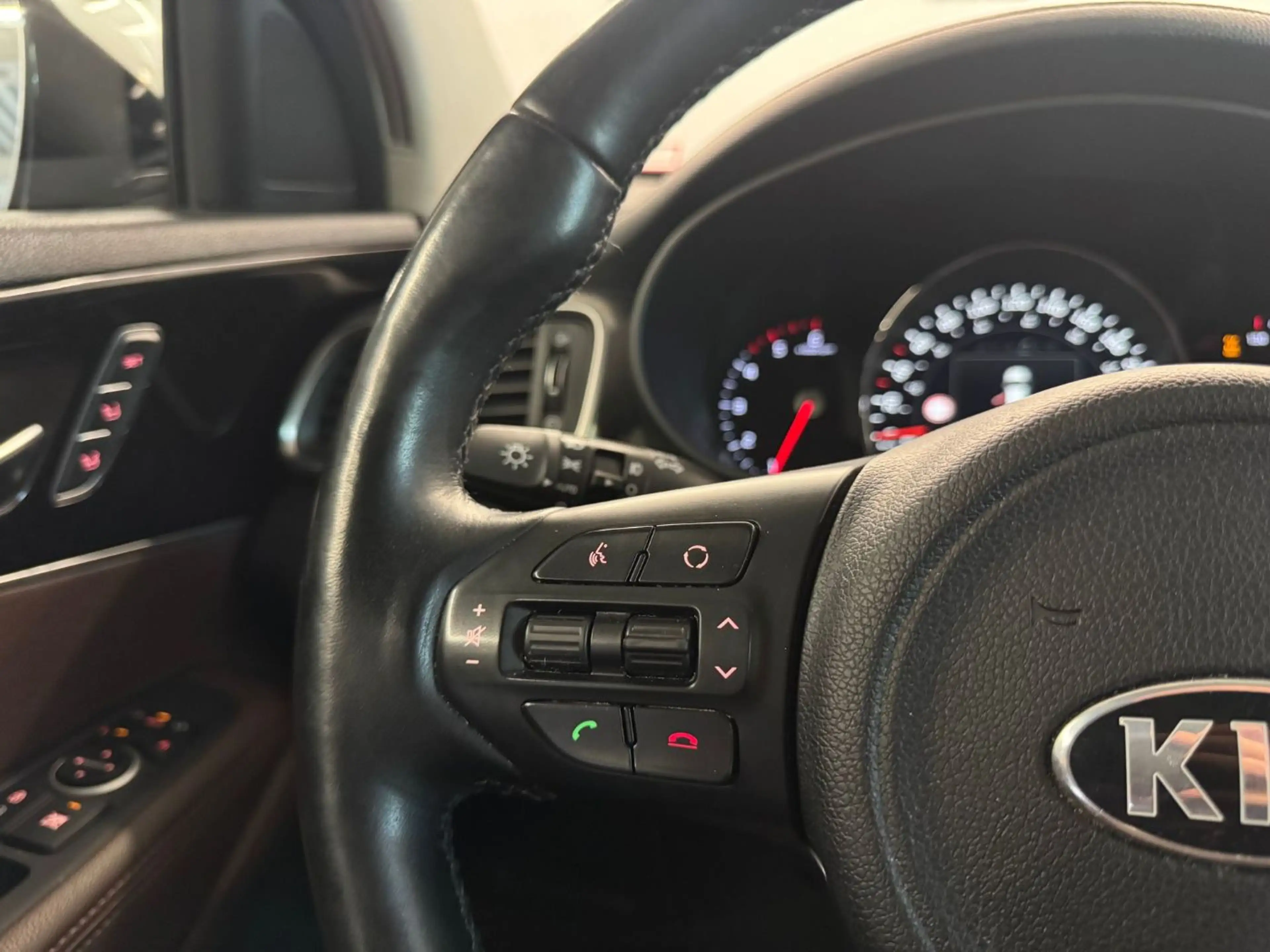Kia Sorento Platinum Matrix 360 ACC Navi PDC Pano SHZ — photo 14