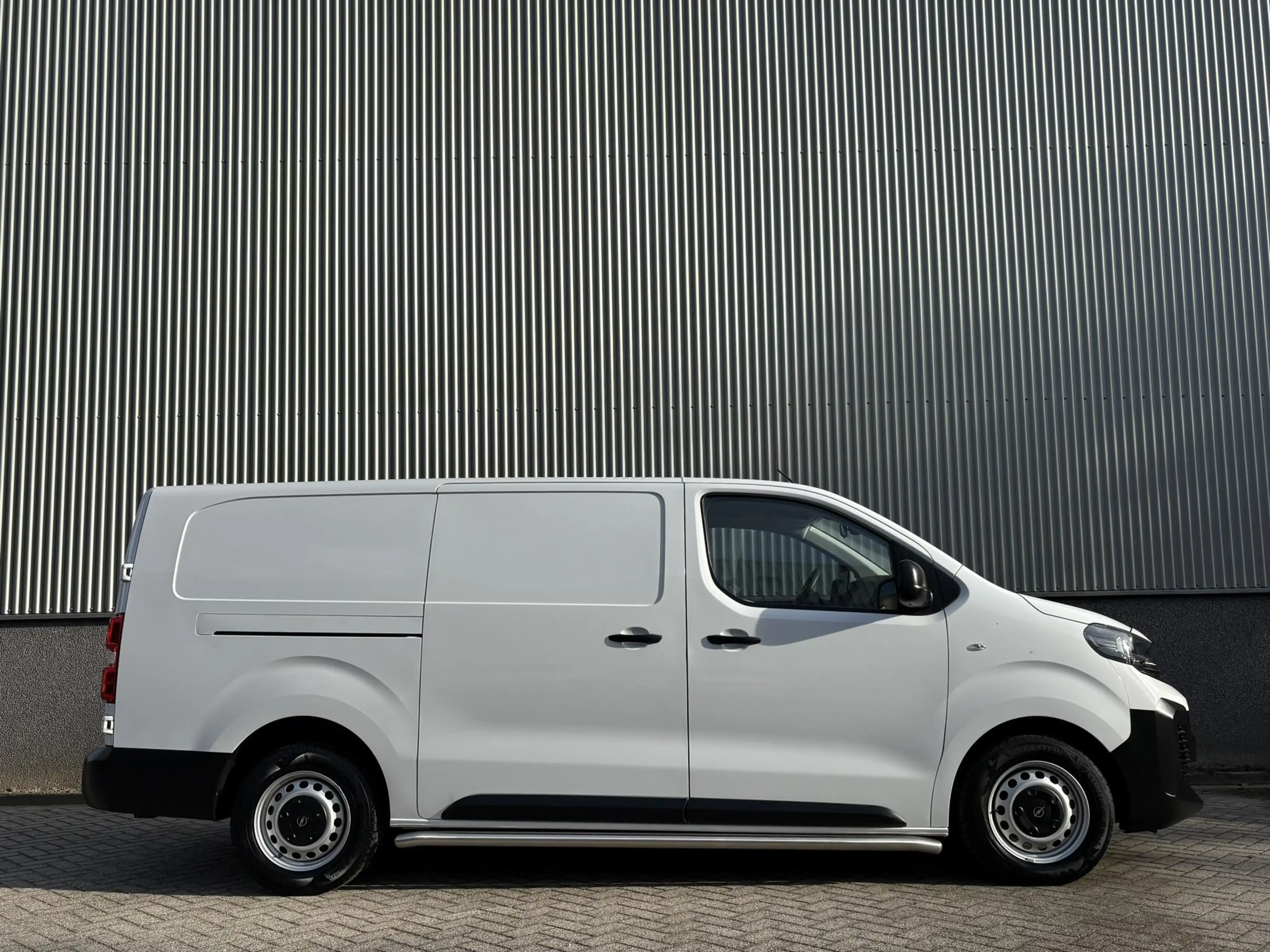 Opel Vivaro 2.0 Diesel 145 L3 | Houten Afwerking Laadruimte | — photo 4