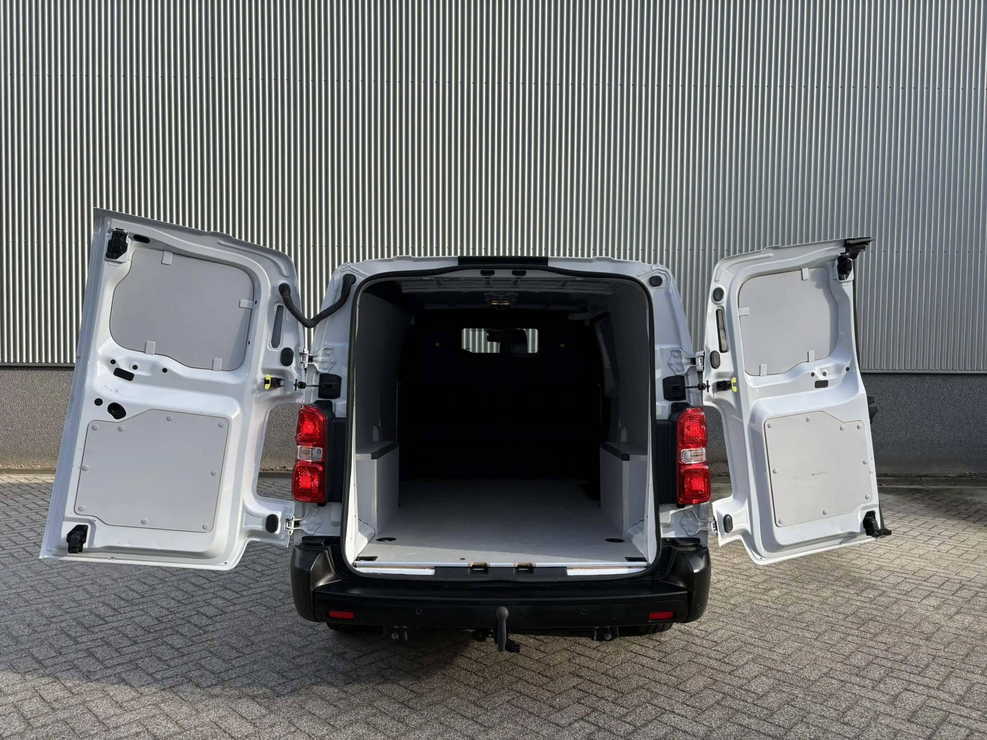Opel Vivaro 2.0 Diesel 145 L3 | Houten Afwerking Laadruimte | — photo 8