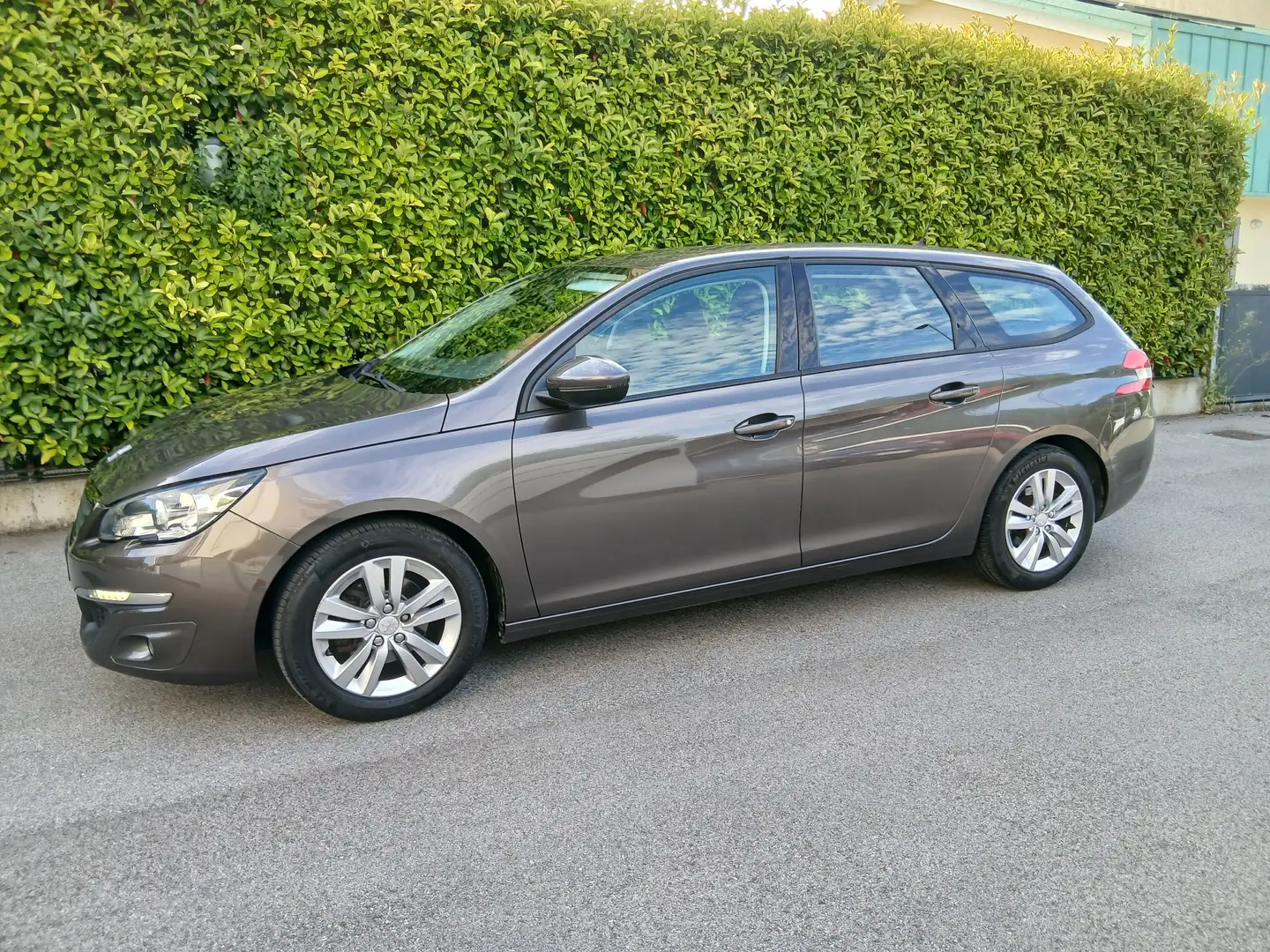 Peugeot 308 SW 1.6 e-hdi 8v Allure tua a a € 158 mese Grigio - 1