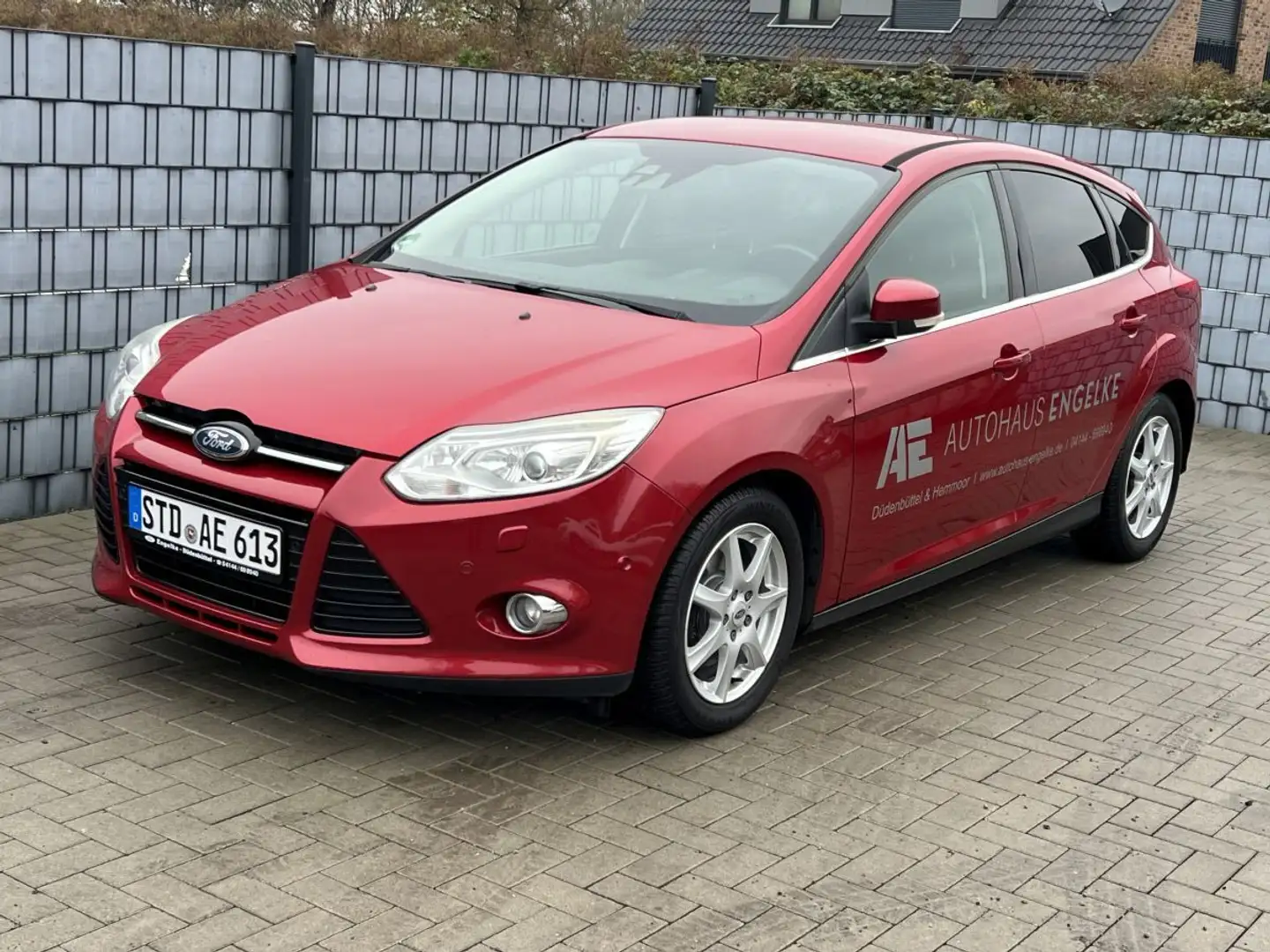 Ford Focus Lim. Titanium *Scheckheft gepflegt* Rouge - 1