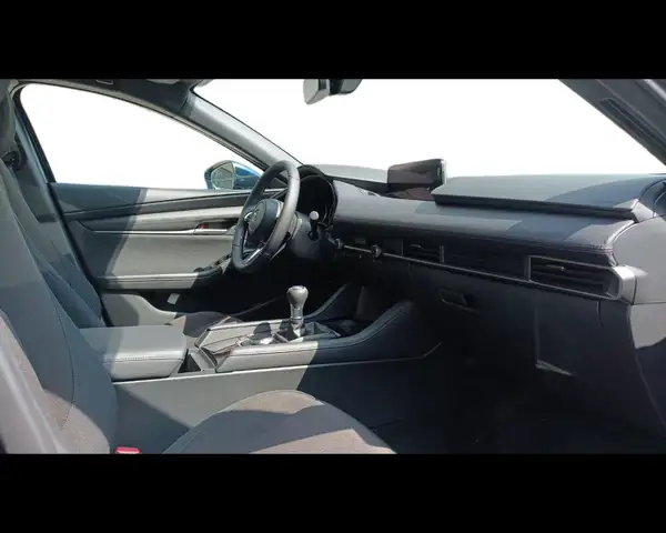 Mazda Mazda3 view 4