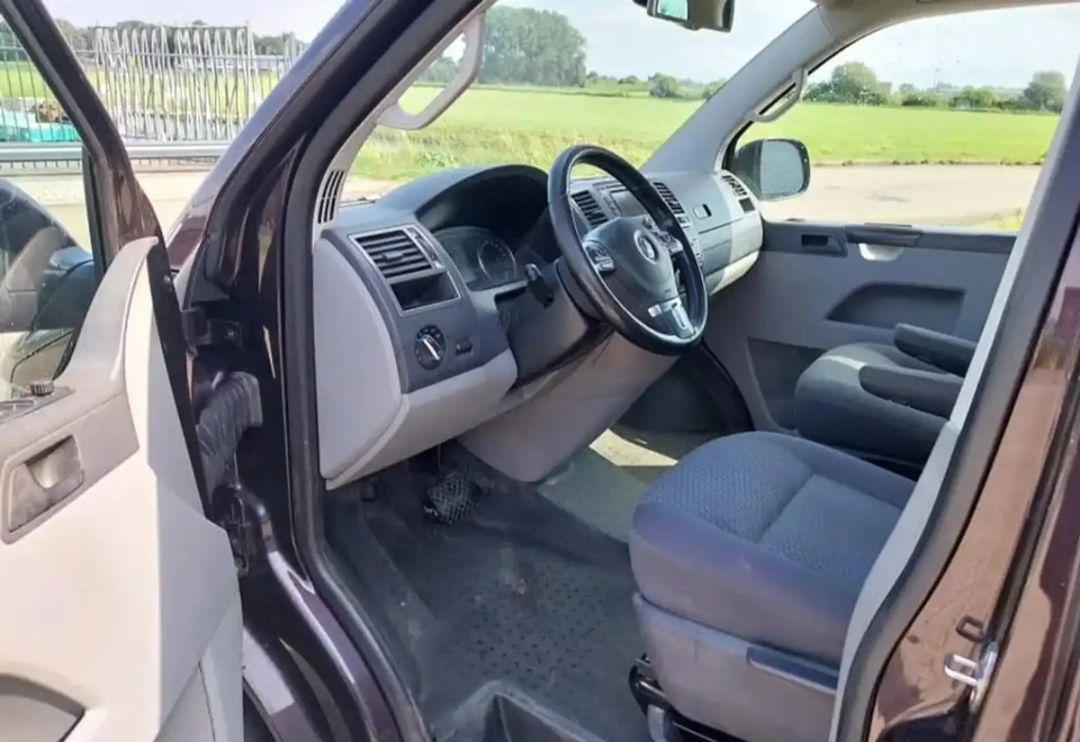 Volkswagen Transporter 2.0 TDI L2H1 Com. Paars - 2