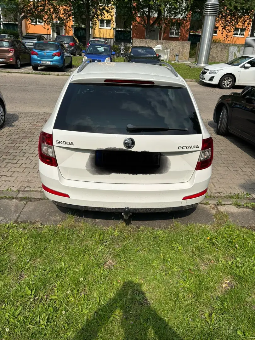 Skoda Octavia Weiß - 2