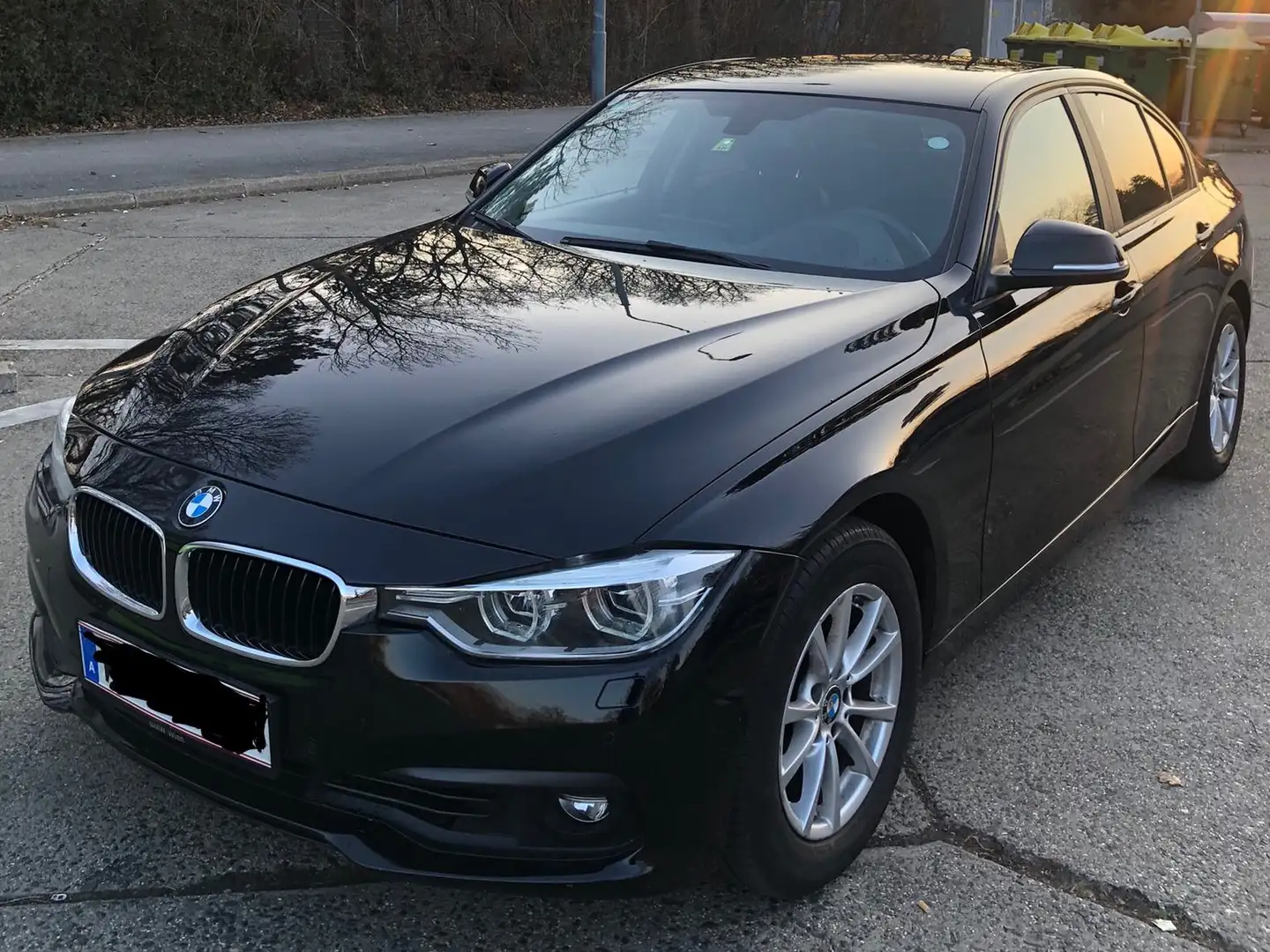 BMW 320 320i Aut. Advantage Schwarz - 1