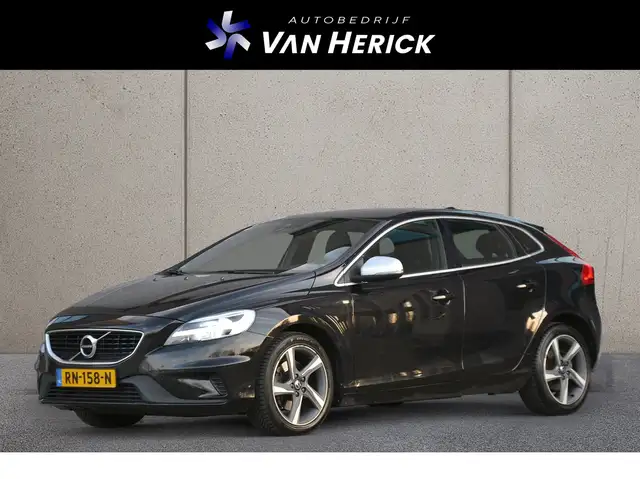 Volvo V40 2.0 T4 Business Sport 190PK | R-Design | Navigatie
