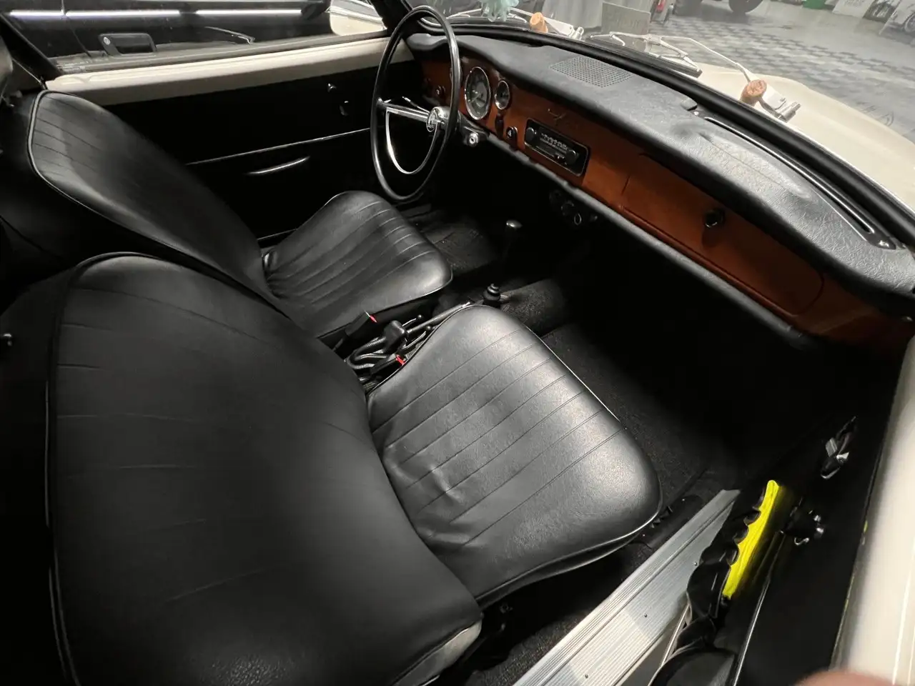 Volkswagen Karmann Ghia Cabrio, Vollrestauration, foto 7