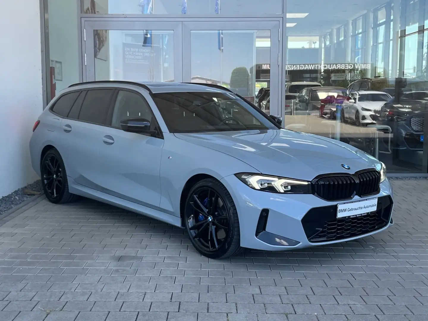 BMW 330 i xDrive Touring M Sportpaket H/K.Pano.AHK. Grijs - 2