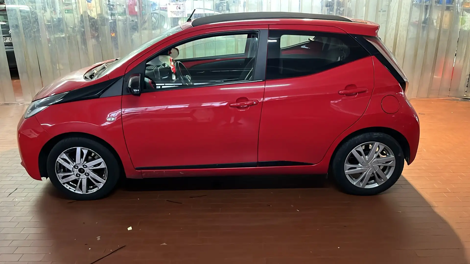 Toyota Aygo 5p 1.0 x-cite Червоний - 2