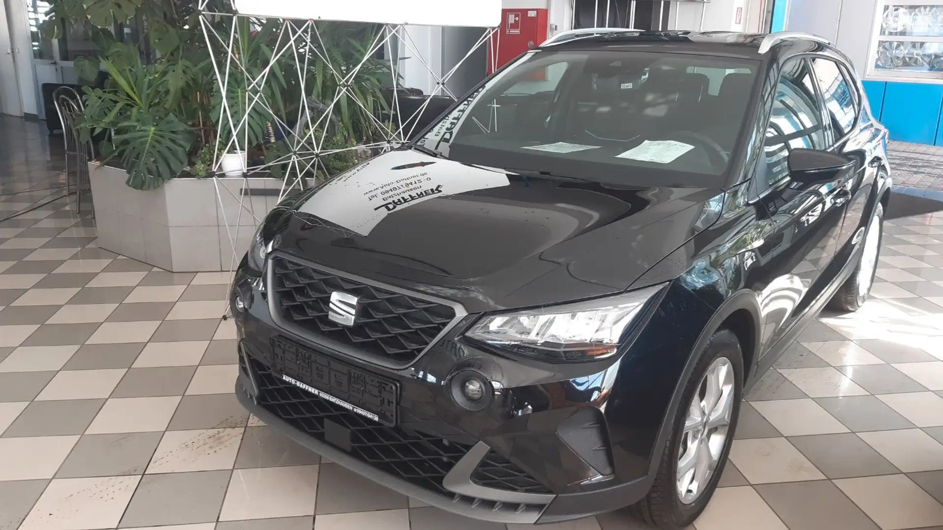 SEAT Arona 1.0 TSI 81kW FR DSG/SOFORT VERFÜGBAR/NAVI Zwart - 2