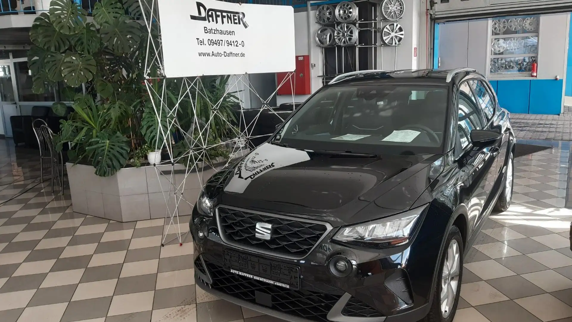 SEAT Arona 1.0 TSI 81kW FR DSG/SOFORT VERFÜGBAR/NAVI Zwart - 1