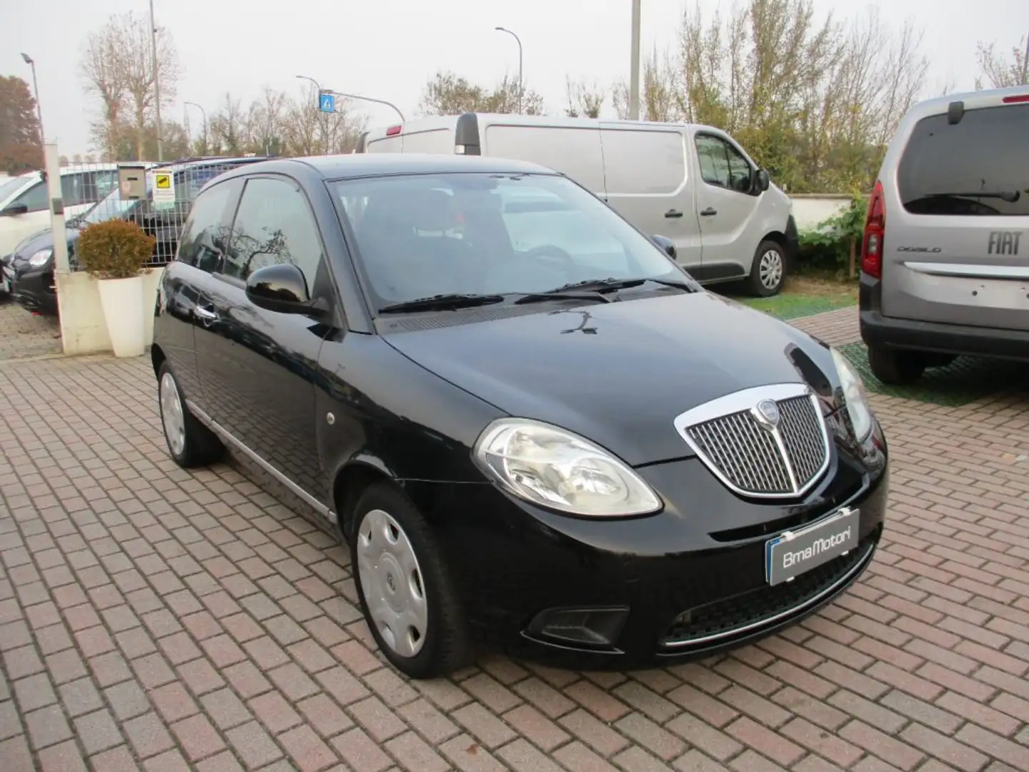 Lancia Ypsilon 1.2 60cv OK NEOPAT./90.000km Schwarz - 2