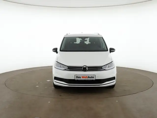 Volkswagen Touran view 3