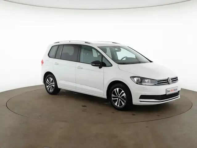 Volkswagen Touran view 2