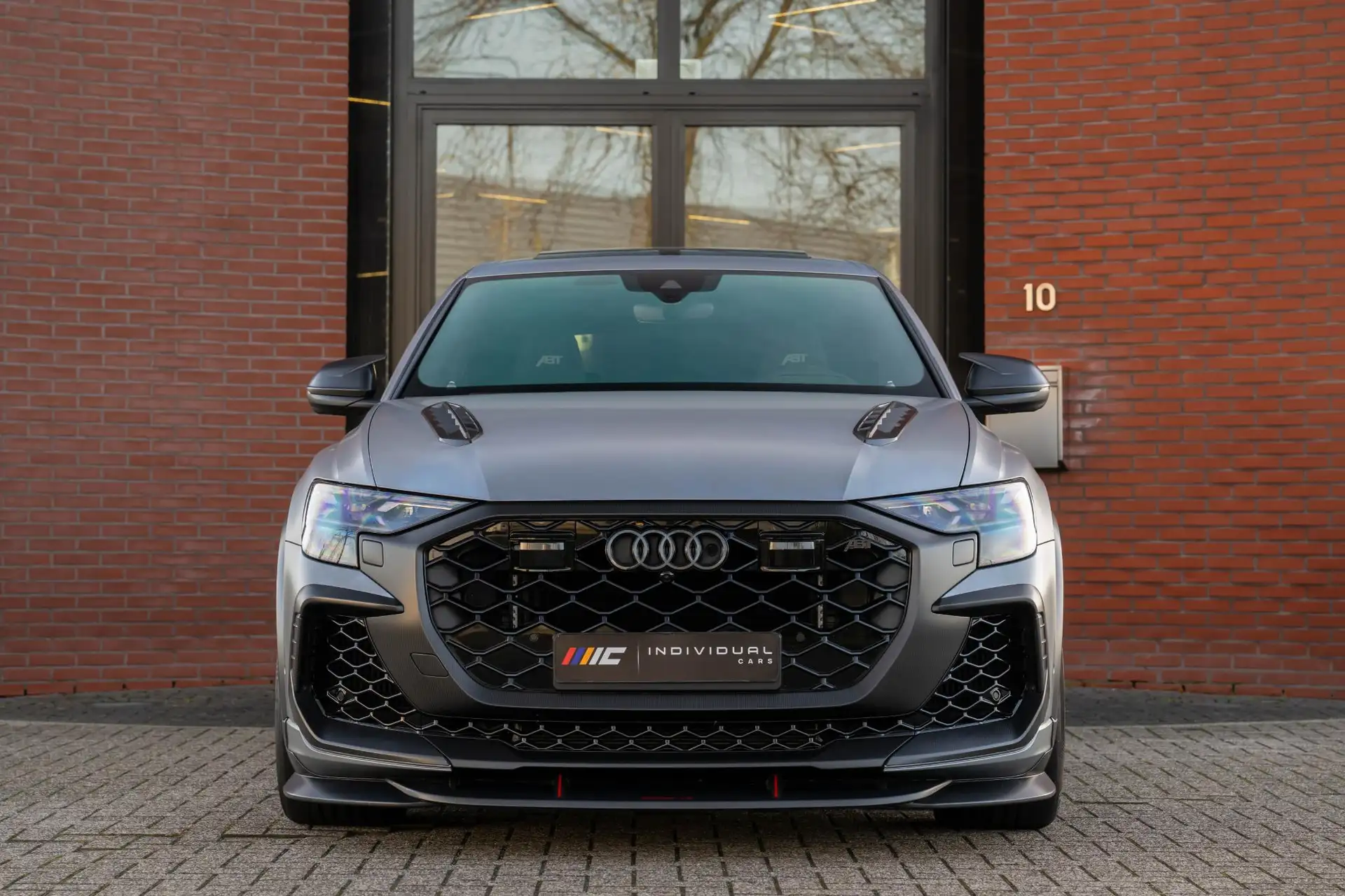 아우디 RSQ8 4.0 TFSI 2025 은색 사진 4