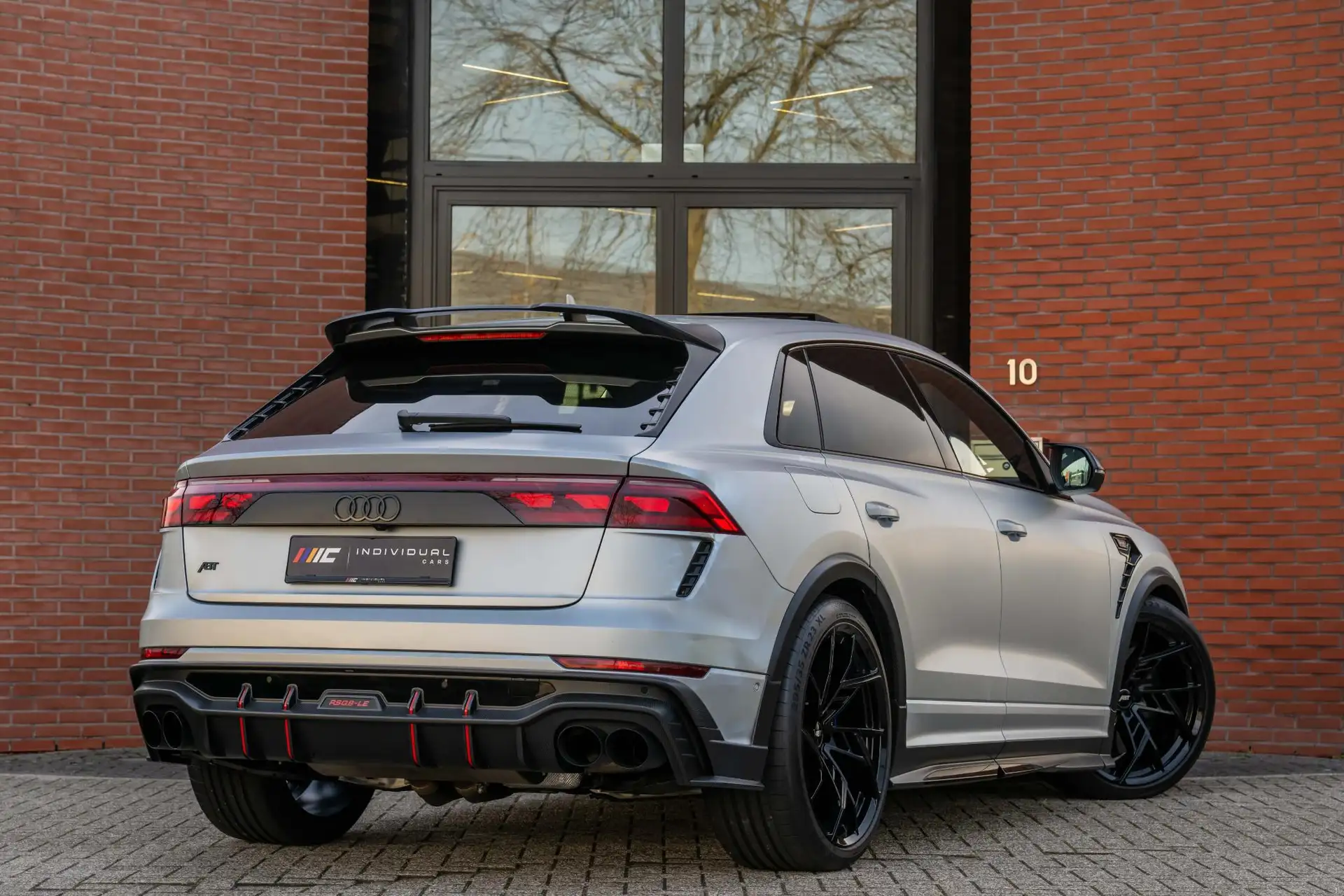 아우디 RSQ8 4.0 TFSI 2025 은색 사진 3