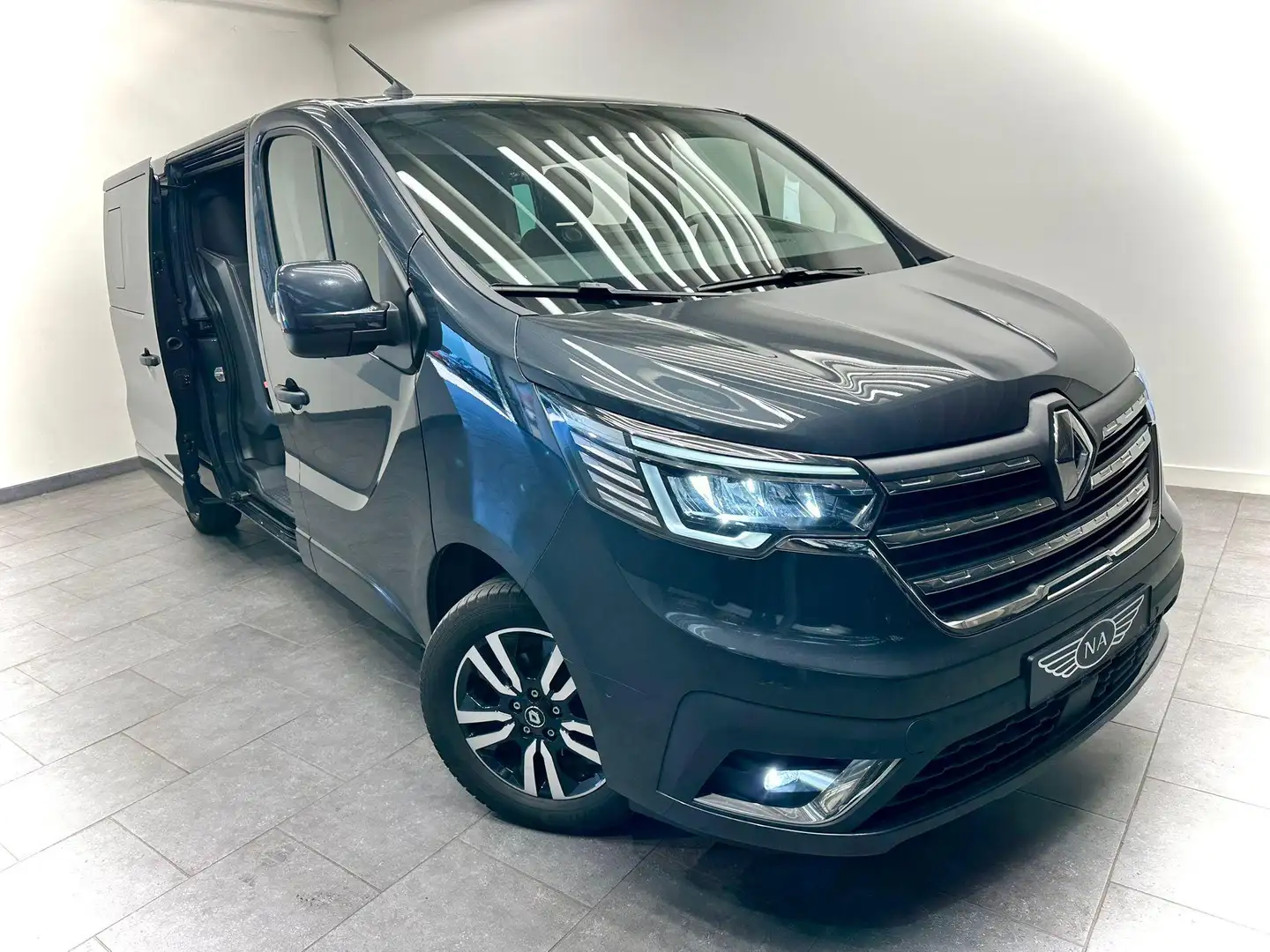 Renault Trafic 2.0 dCi 170 T29 L2H1 DC Luxe Grijs - 2
