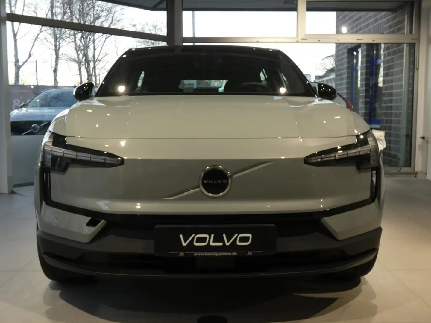 Volvo EX30 Single Motor Extended Range Plus Klima Gris - 2