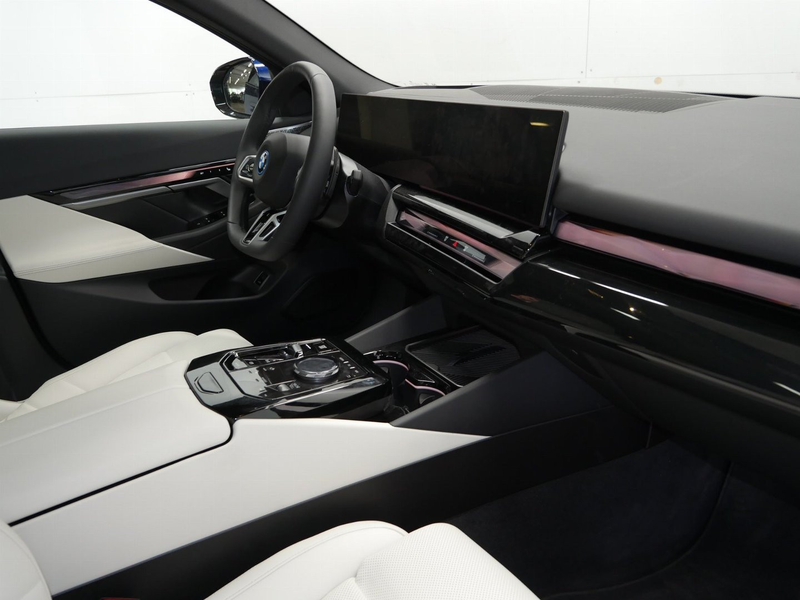 BMW 550 e xDrive M-Sport PANO*B&W*AHK*360°*HUD*MEMO* — photo 7